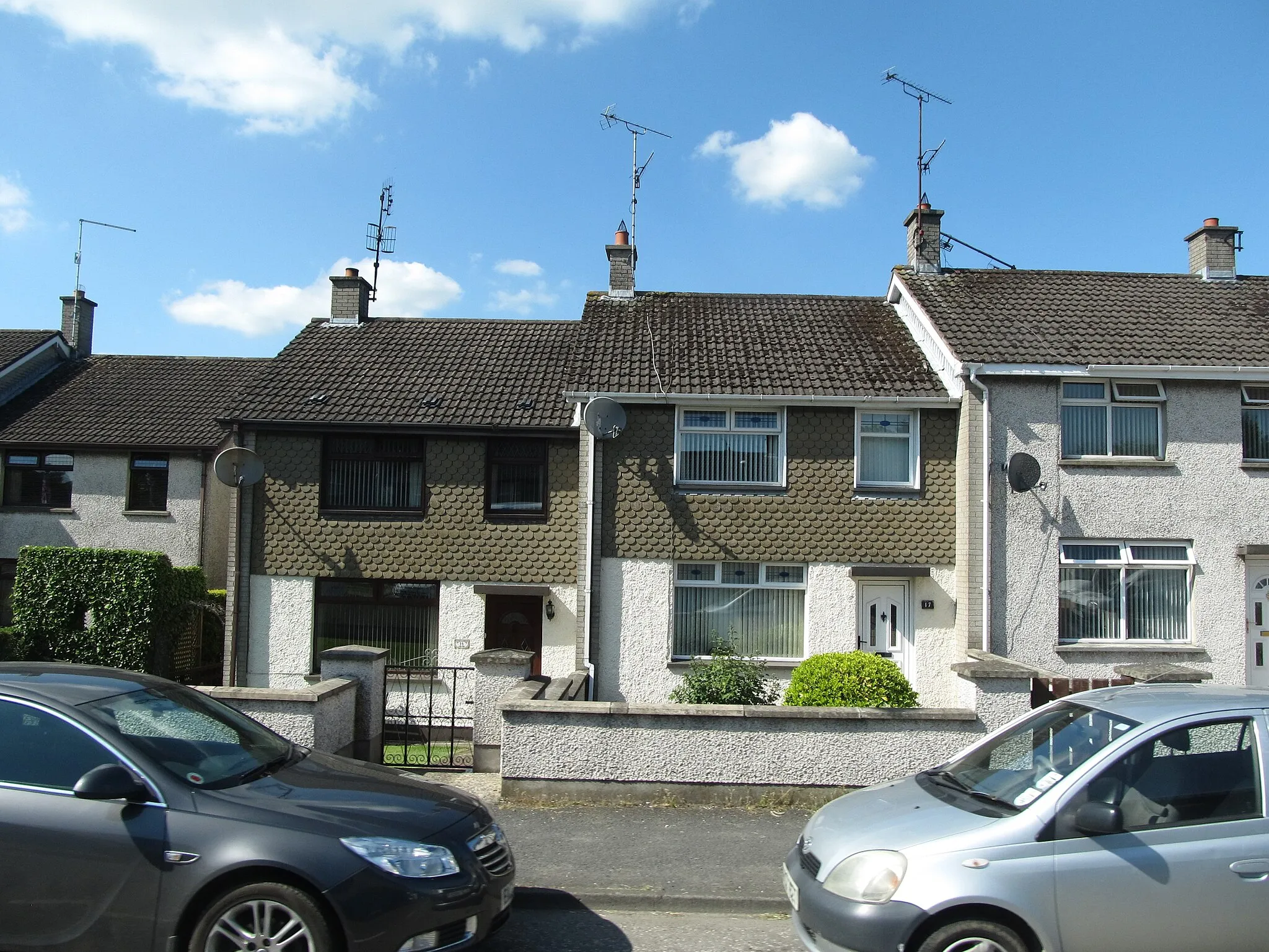 Photo showing: Modern terraced housing in Newry Street, Markethill