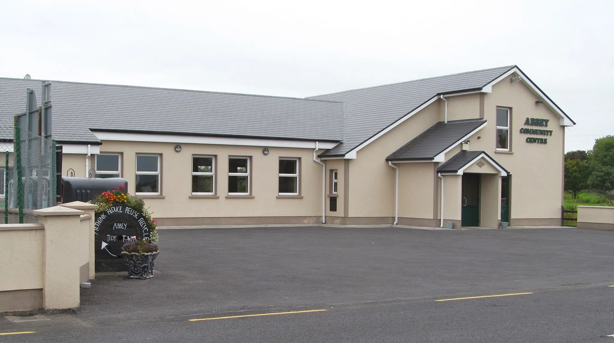 Photo showing: Abbey Community Centre