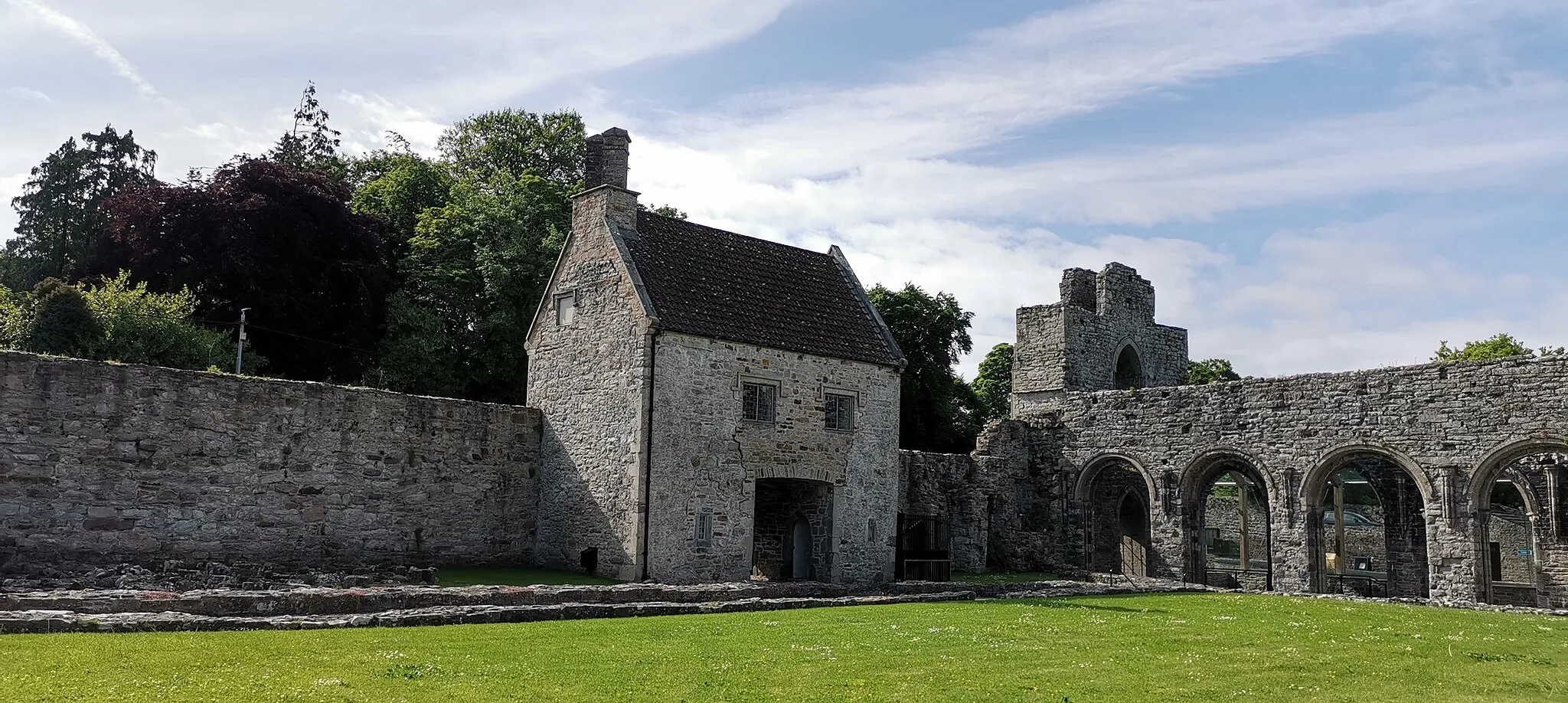 Photo showing: Boyle Abbey