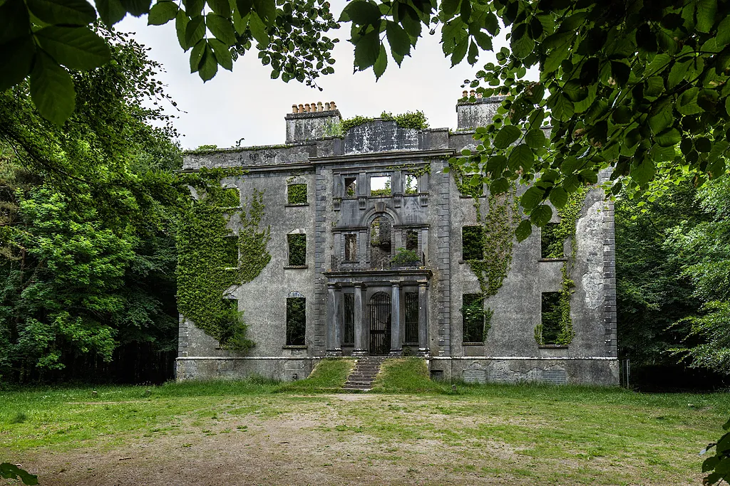 Photo showing: Ireland in Ruins: Moore Hall, Co. Mayo (1)