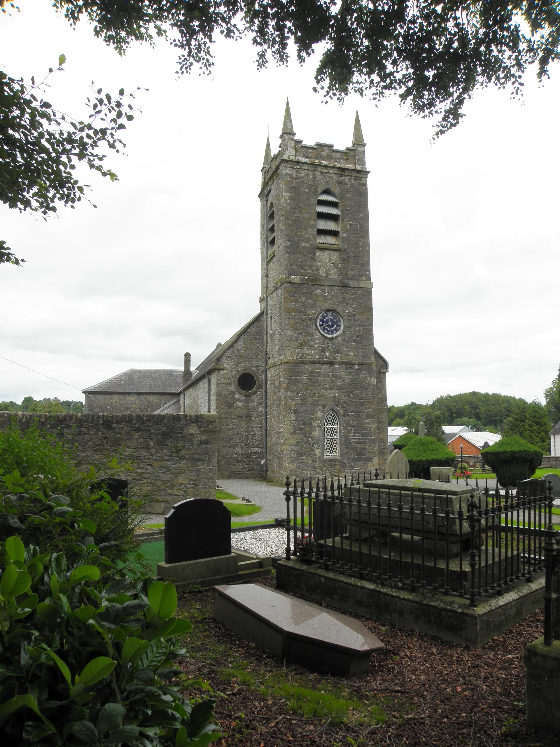 Photo showing: Graveyard, St Dympna's Church of Ireland