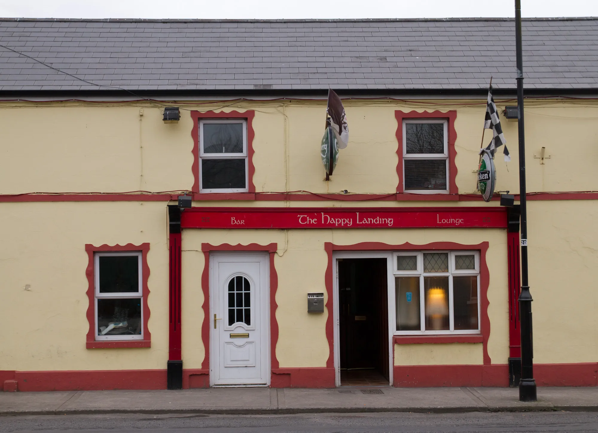 Photo showing: A bar in Coolaney.