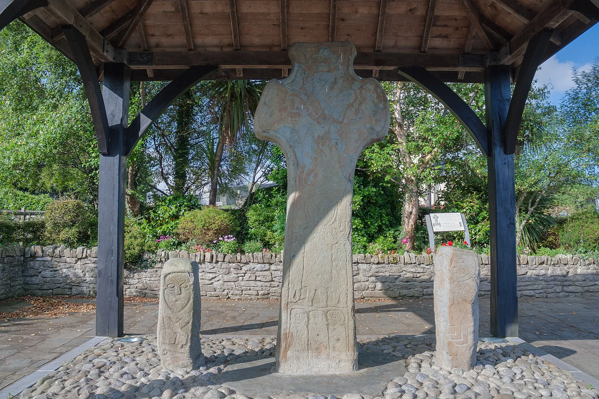 Photo showing: East faces of the High Cross and the north pillar (to the right). Of the south pillar (on the left side) the west face is to be seen due to the rearrangement of the group after its relocation.