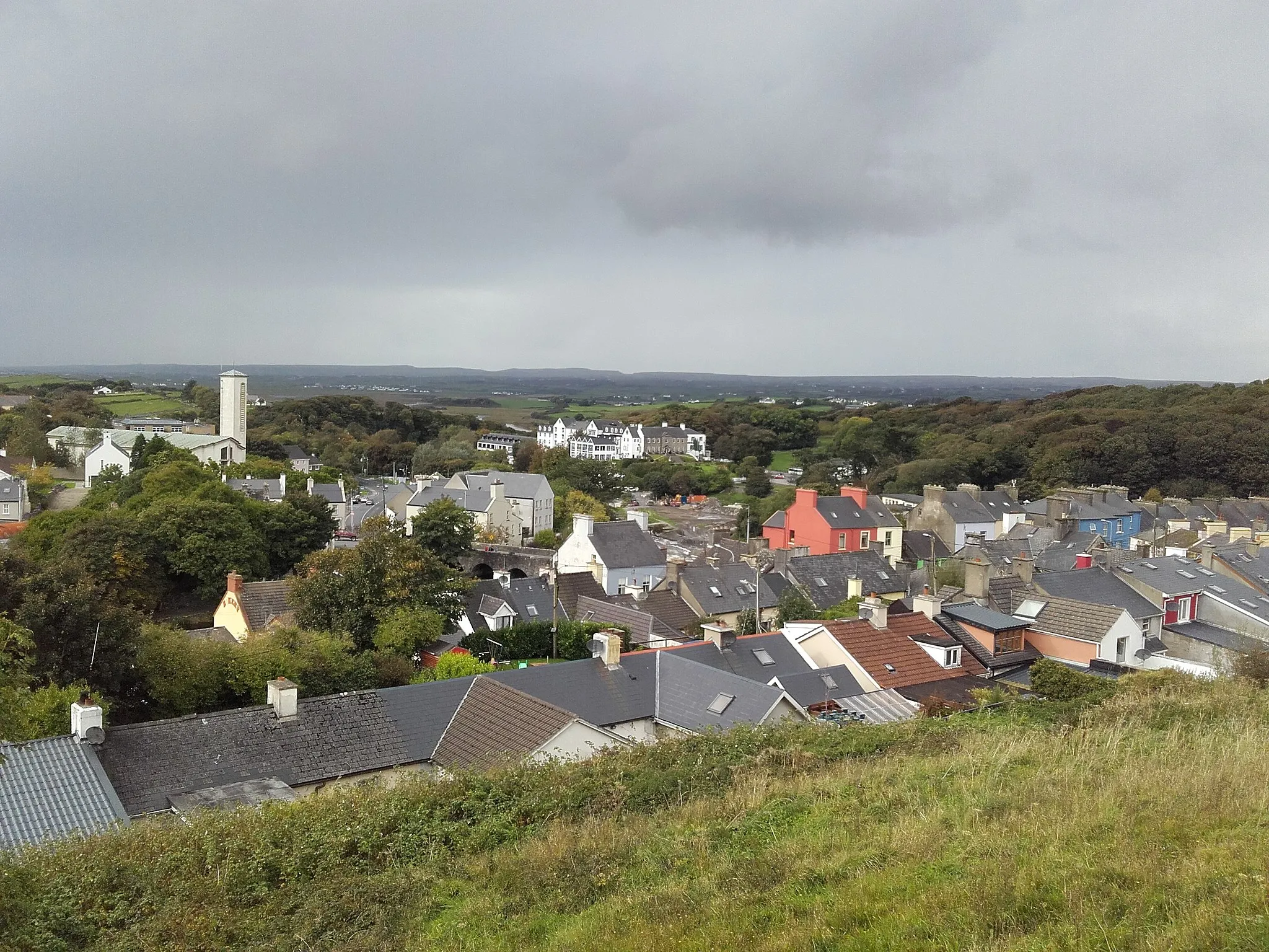 Photo showing: Vista xeral de Ennistymon.