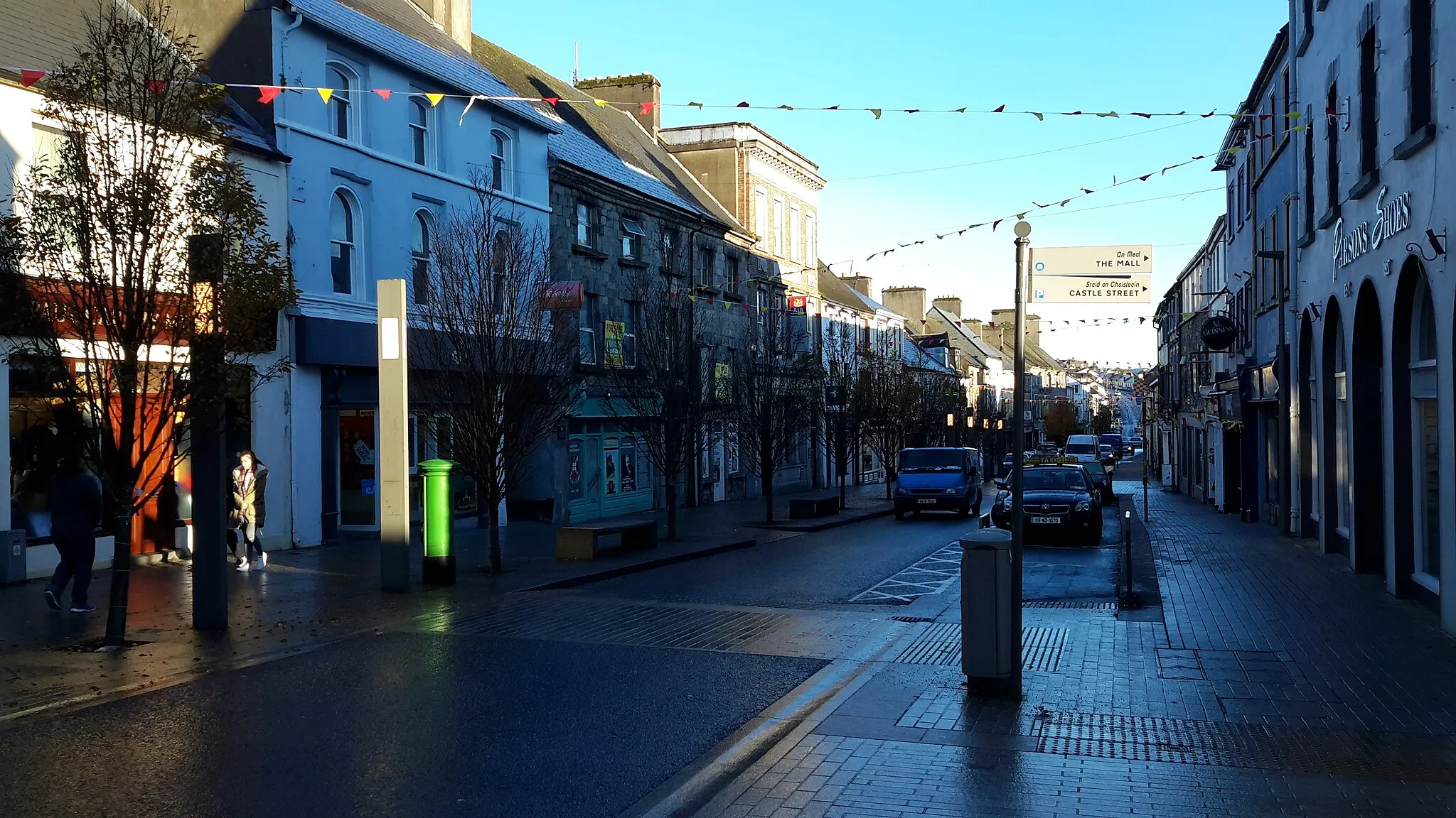 Photo showing: Photo of Market Street, Castlebar, Ireland taken on location 21 November 2016