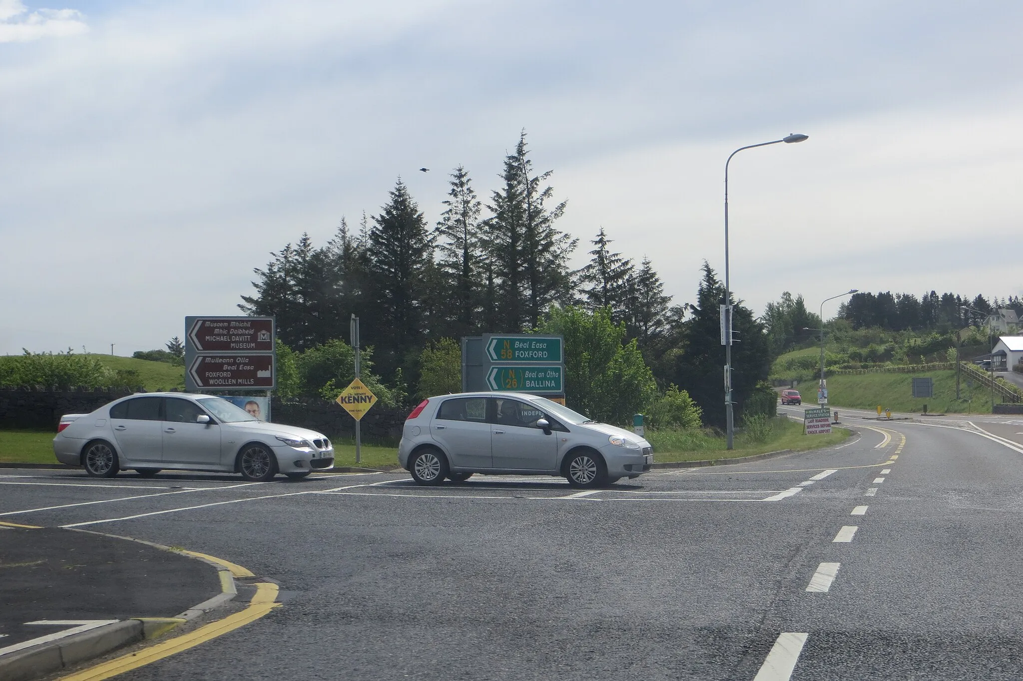 Photo showing: Road junction