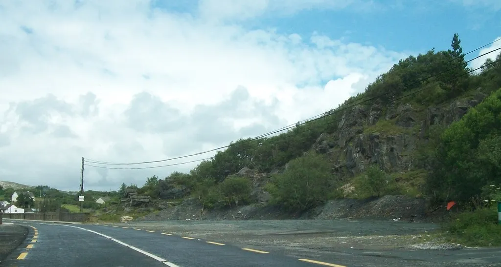 Photo showing: Disused quarry at the southern end of the Gweebarra River Road Bridge