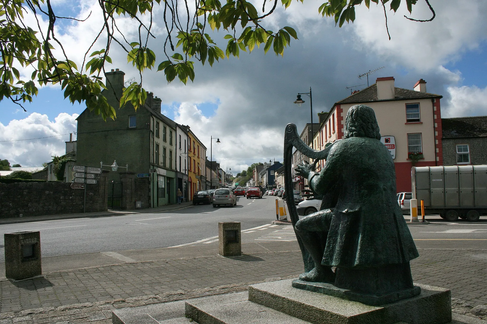 Photo showing: Mohill, County Leitrim, The blind harpist, Carolan, lived much of his life in Mohill where this statue of him is located.