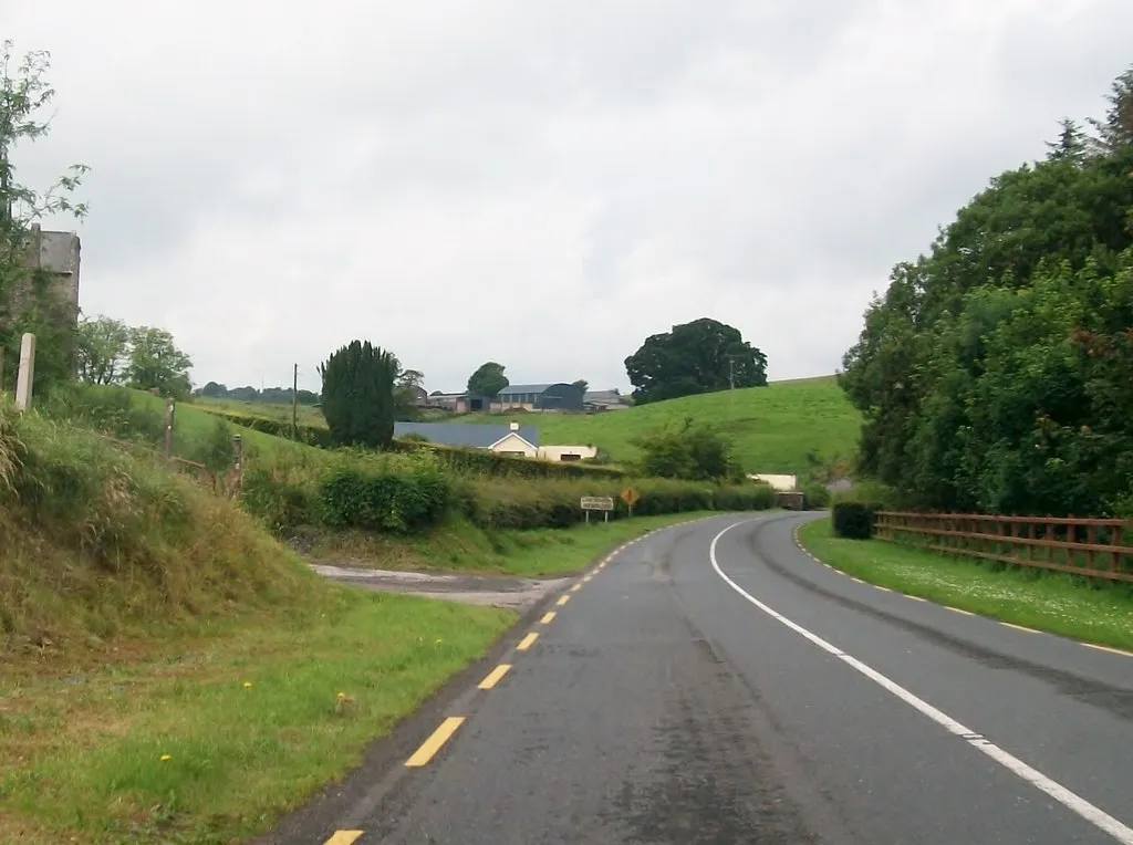 Photo showing: Entering Newbliss from the Cootehill direction on the R189