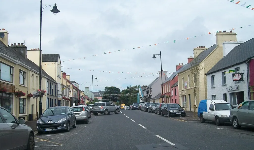 Photo showing: The northern section of Main Street, Glenties