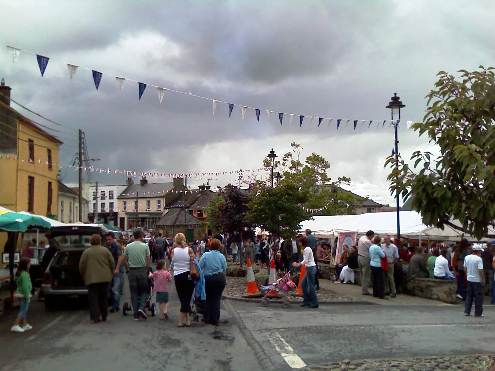 Photo showing: Author: Mark Hogan
Description: A photo from the Scarriff harbour festival 2007. The area shown in the photo is generally considered to be the centre of the town because there is a car park (underneath the marquee on the right), it is a large junction and it is effectly the central business district of the town. The market house, considered to be the symbol of the town, can be seen in the background.