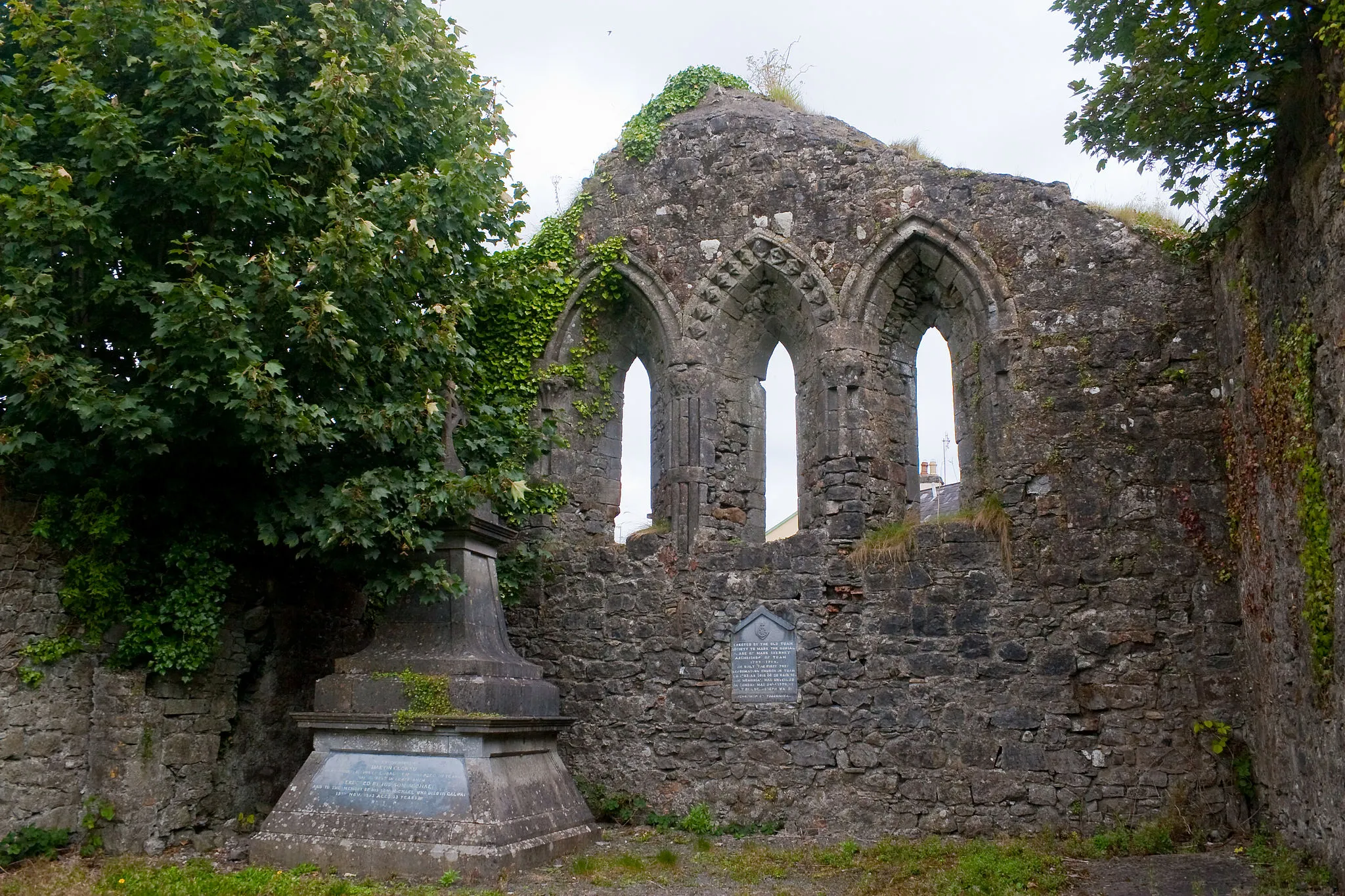 Photo showing: Tuam, County Galway, Ireland

East window of Teampall Jarlath, a 13th-century parish church dedicated to St. Jarlath.