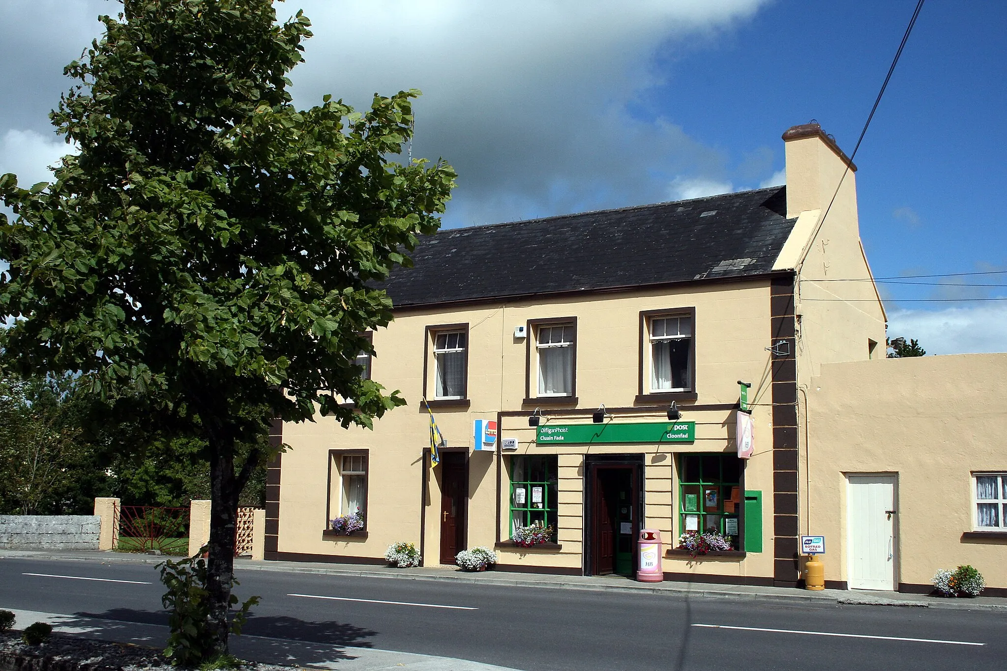 Photo showing: Cloonfad Post Office, County Roscommon