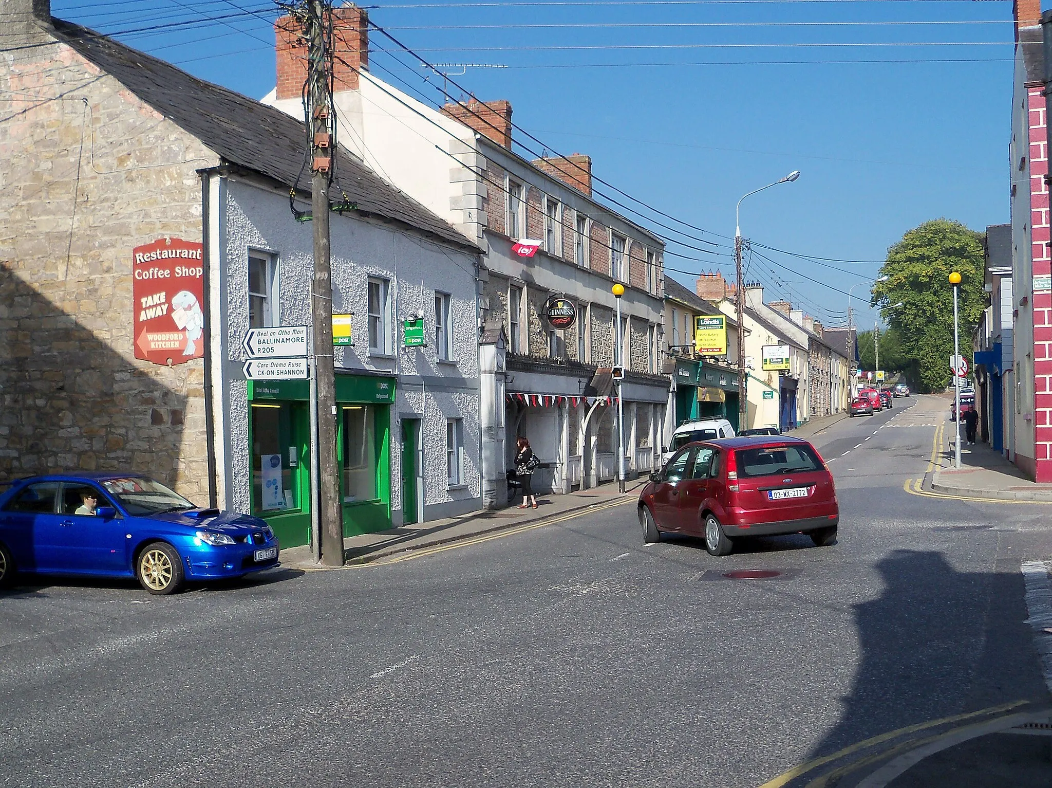 Photo showing: Ballyconnell centre crossroads with postoffice on the left.