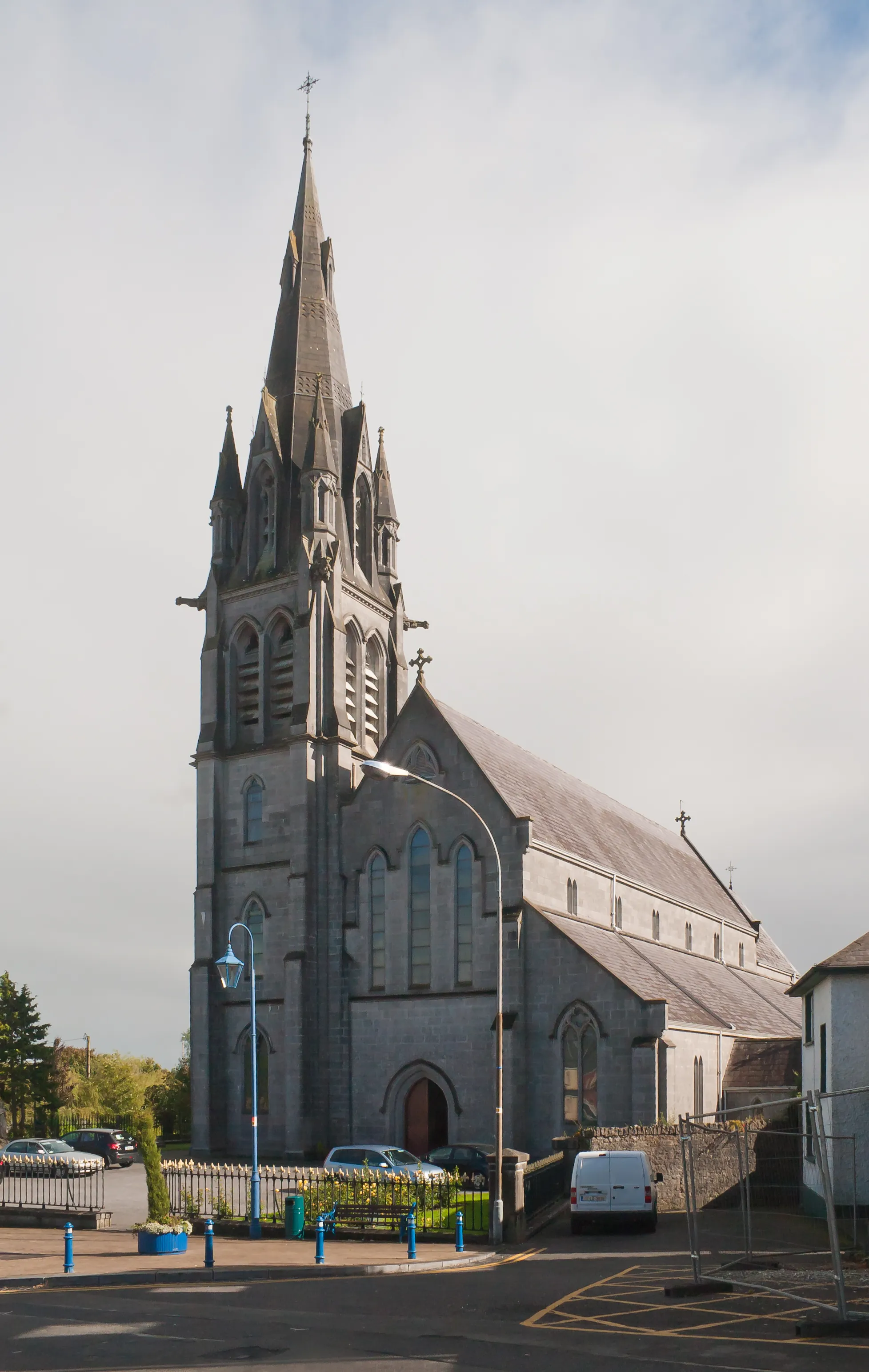 Photo showing: West view of St. Michael's Church.