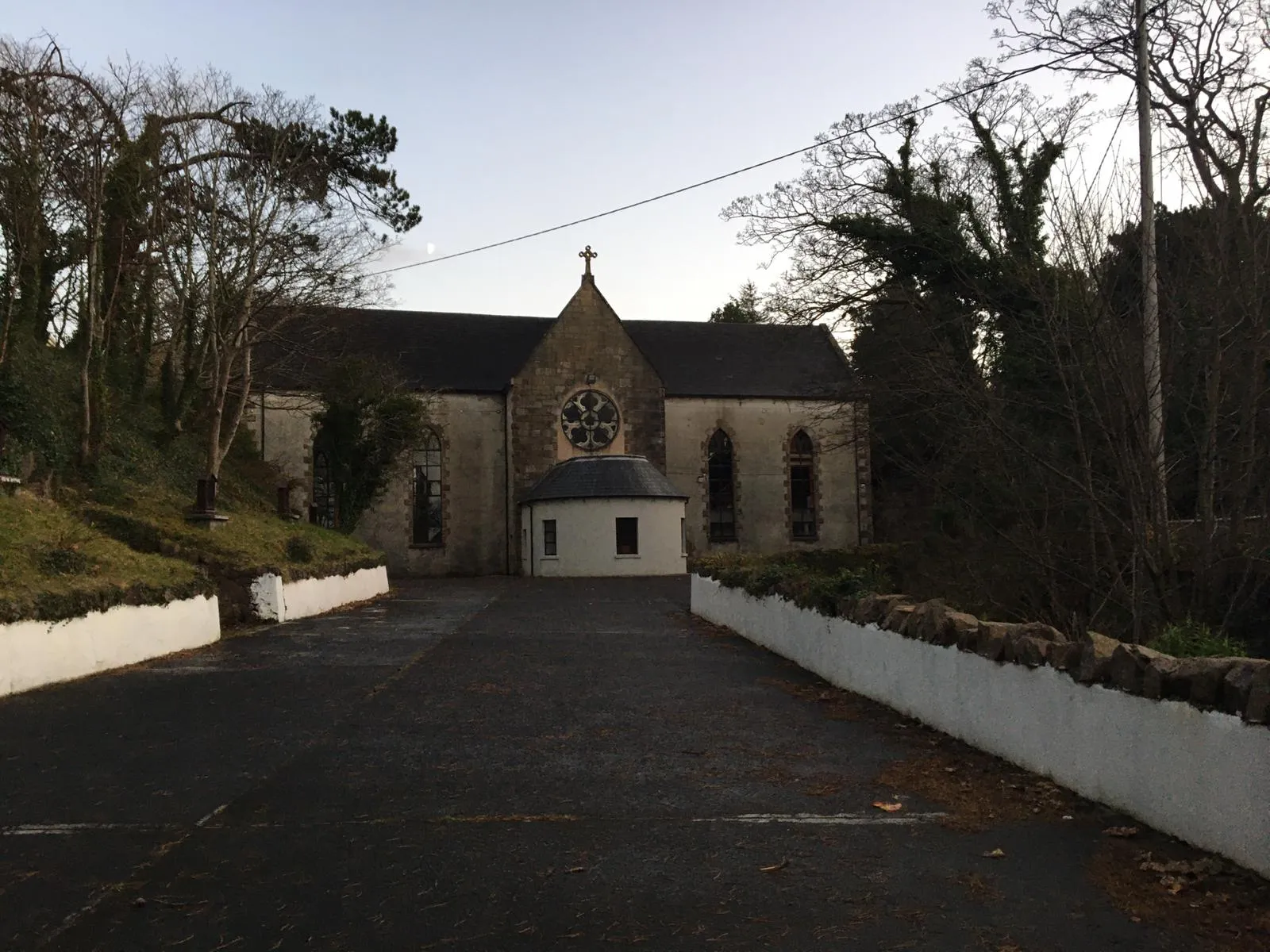 Photo showing: Sean Teach Phobail na Doirí Beaga