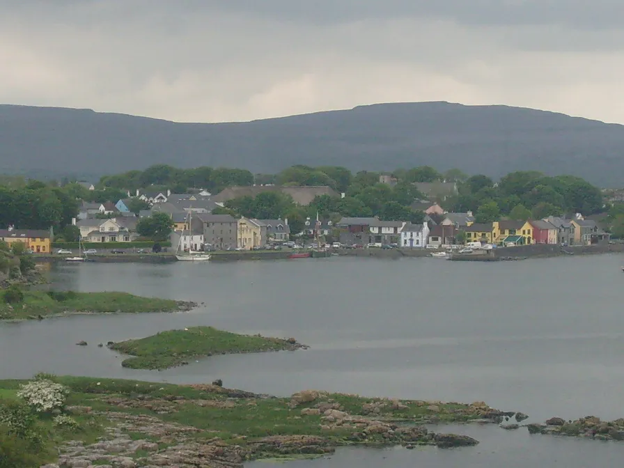 Photo showing: A view of Kinvara from Dunguaire Castle, Co. Galway, Éire