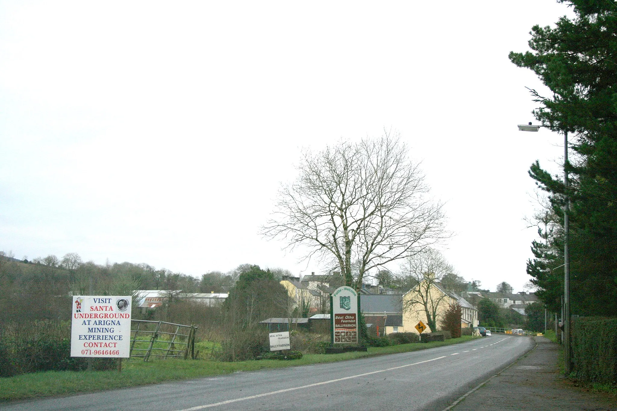 Photo showing: Ballyfarnon, County Roscommon, Ireland. (Approaching from the northwest on the R284)