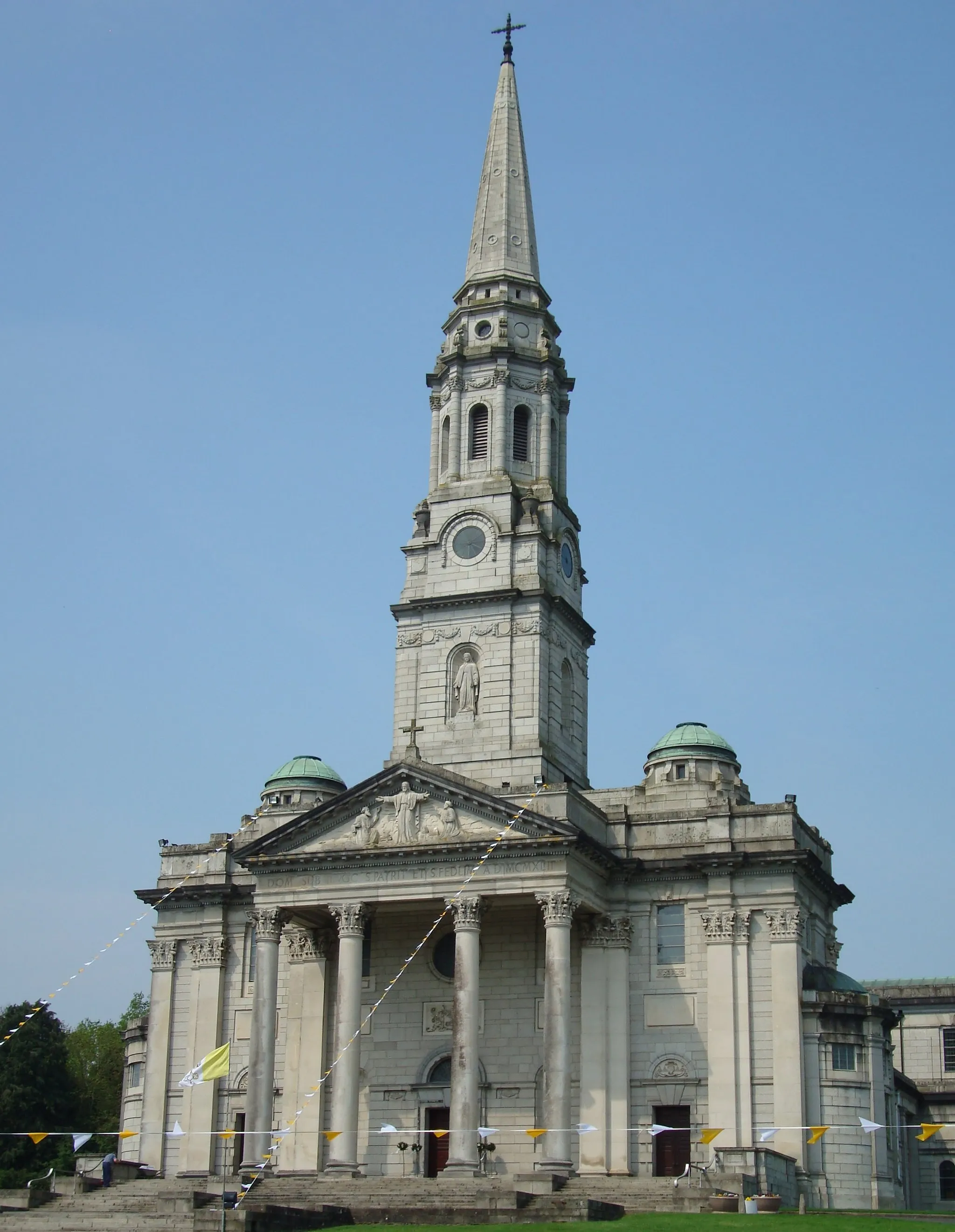 Photo showing: Photograph of Cavan Cathedral, Co. Cavan, Republic of Ireland