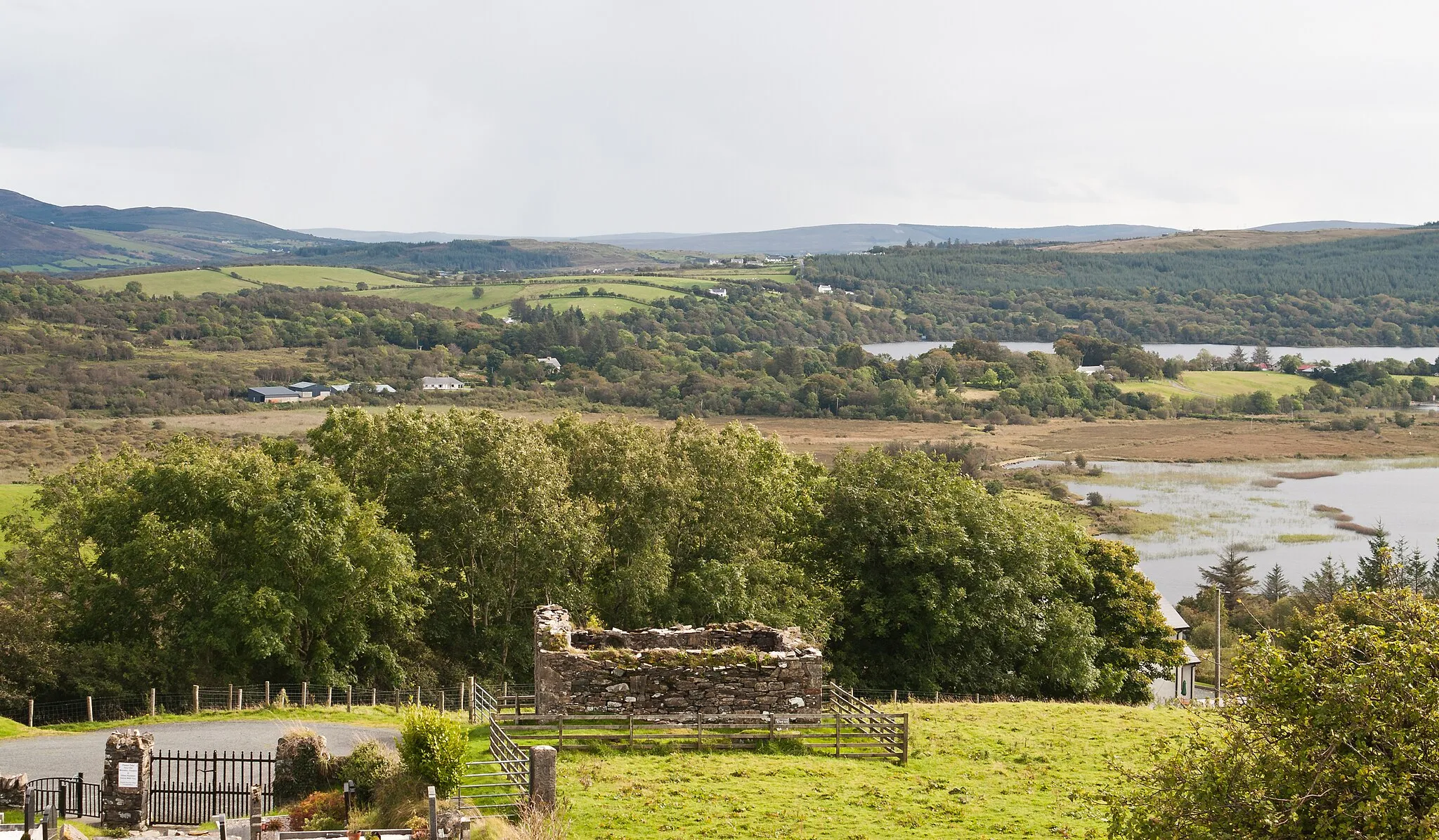 Photo showing: St. Columbkille's Chapel with Gartan Lough in the background.