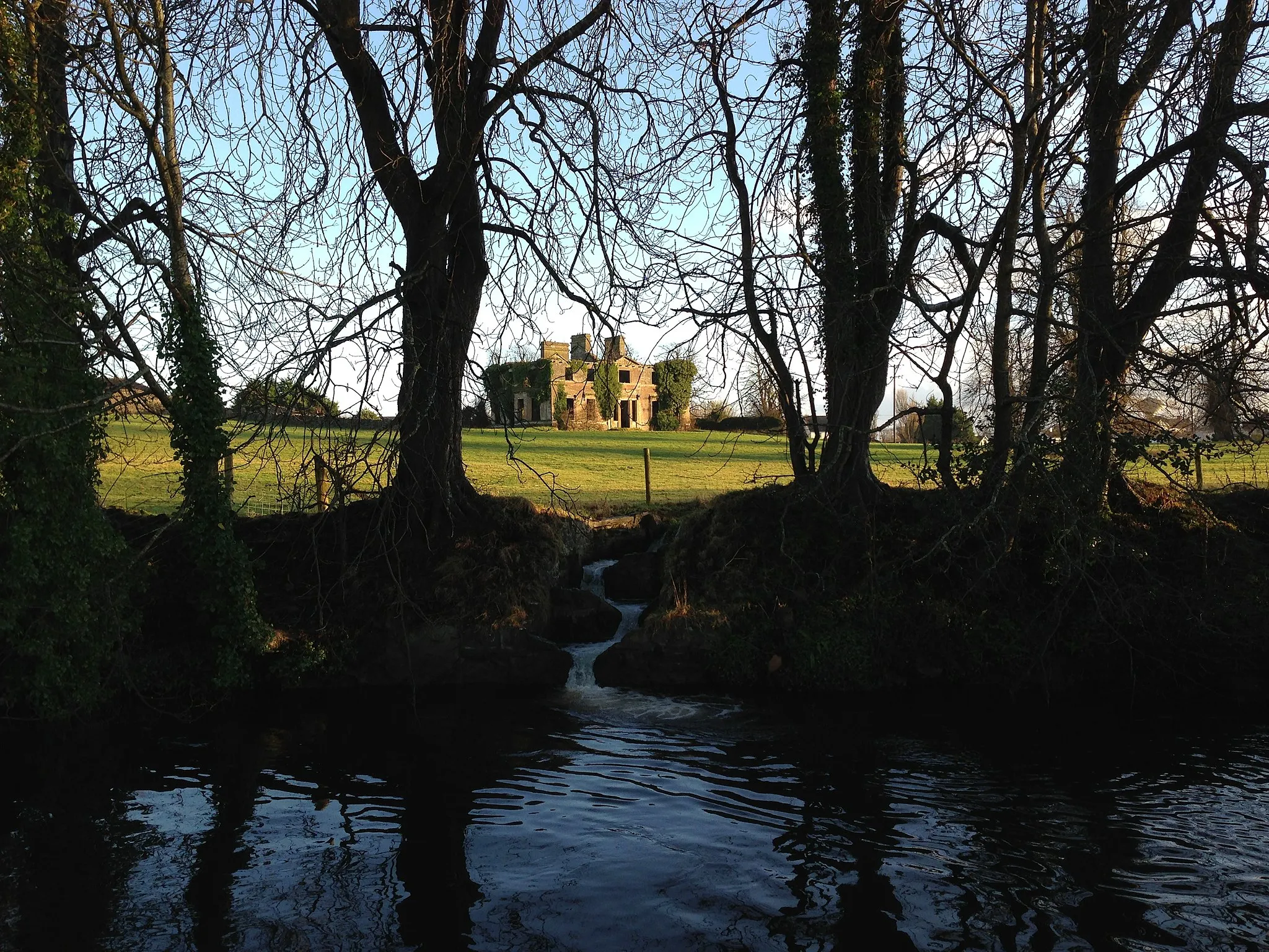 Photo showing: Cranmore House from the Bowers Walk