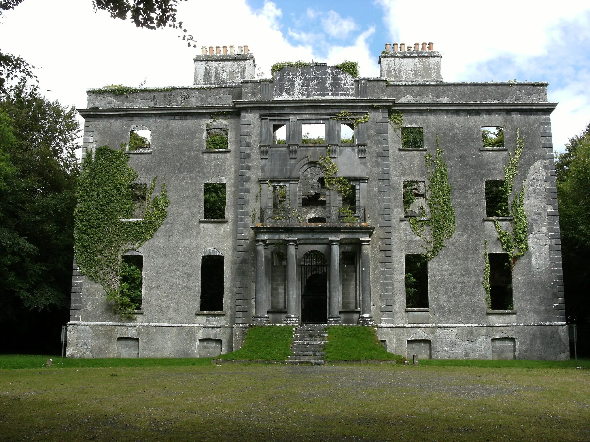 Photo showing: Moore Hall, Lough Carra, Co. Mayo 22nd August 2010