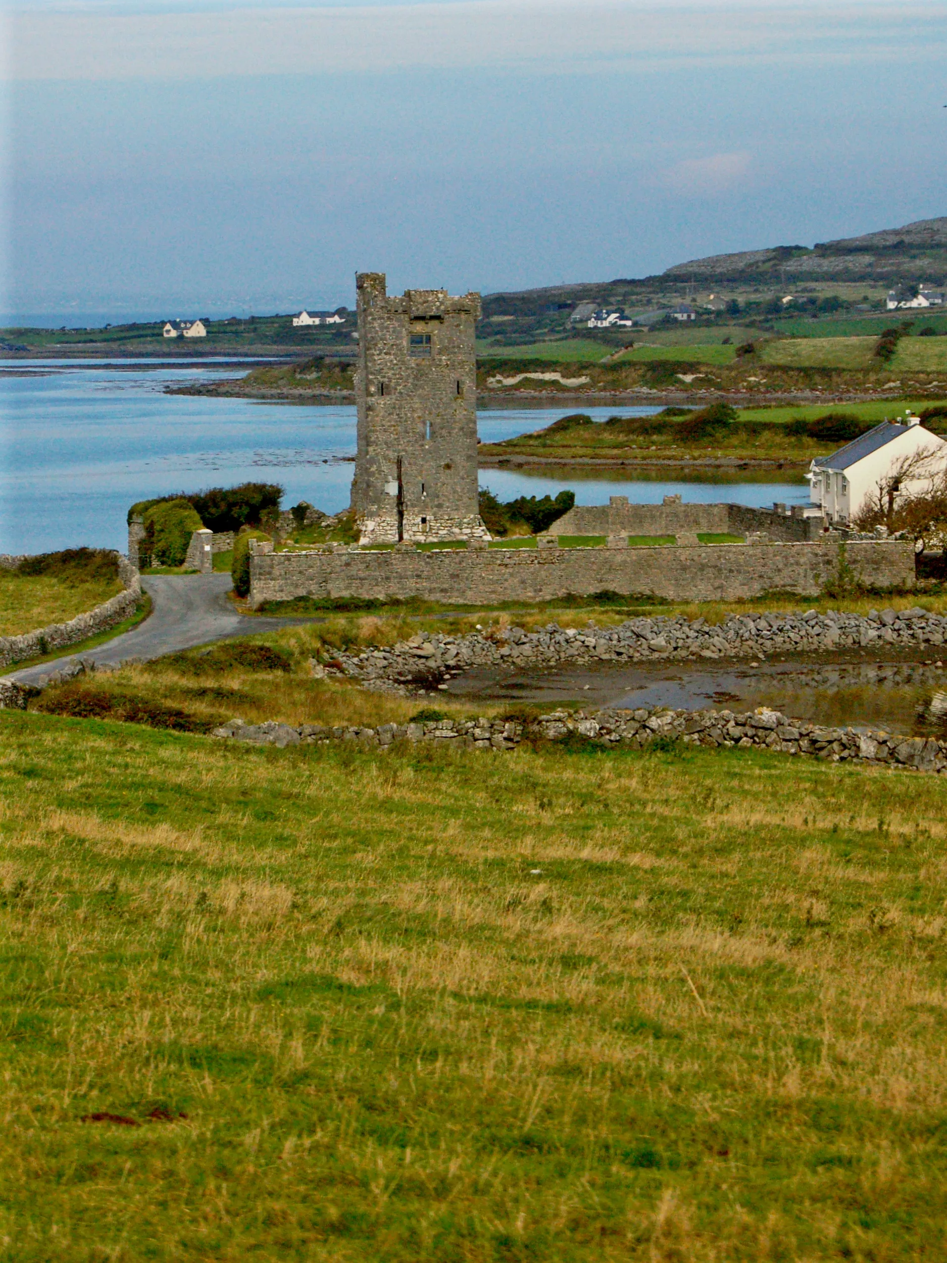 Photo showing: Tower House Ruins north of N67 along South Side of Small Bay south of Finavarra