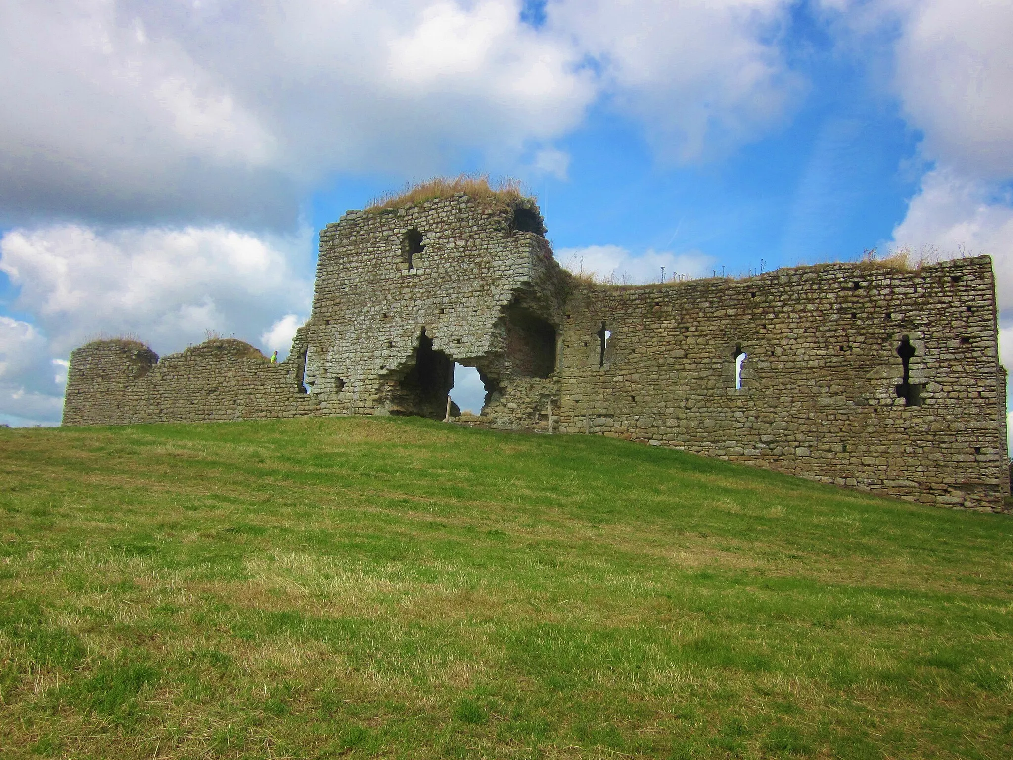 Photo showing: A glorious Summer's day, to step back in time and explore the beauty of these spectacular castle ruins.