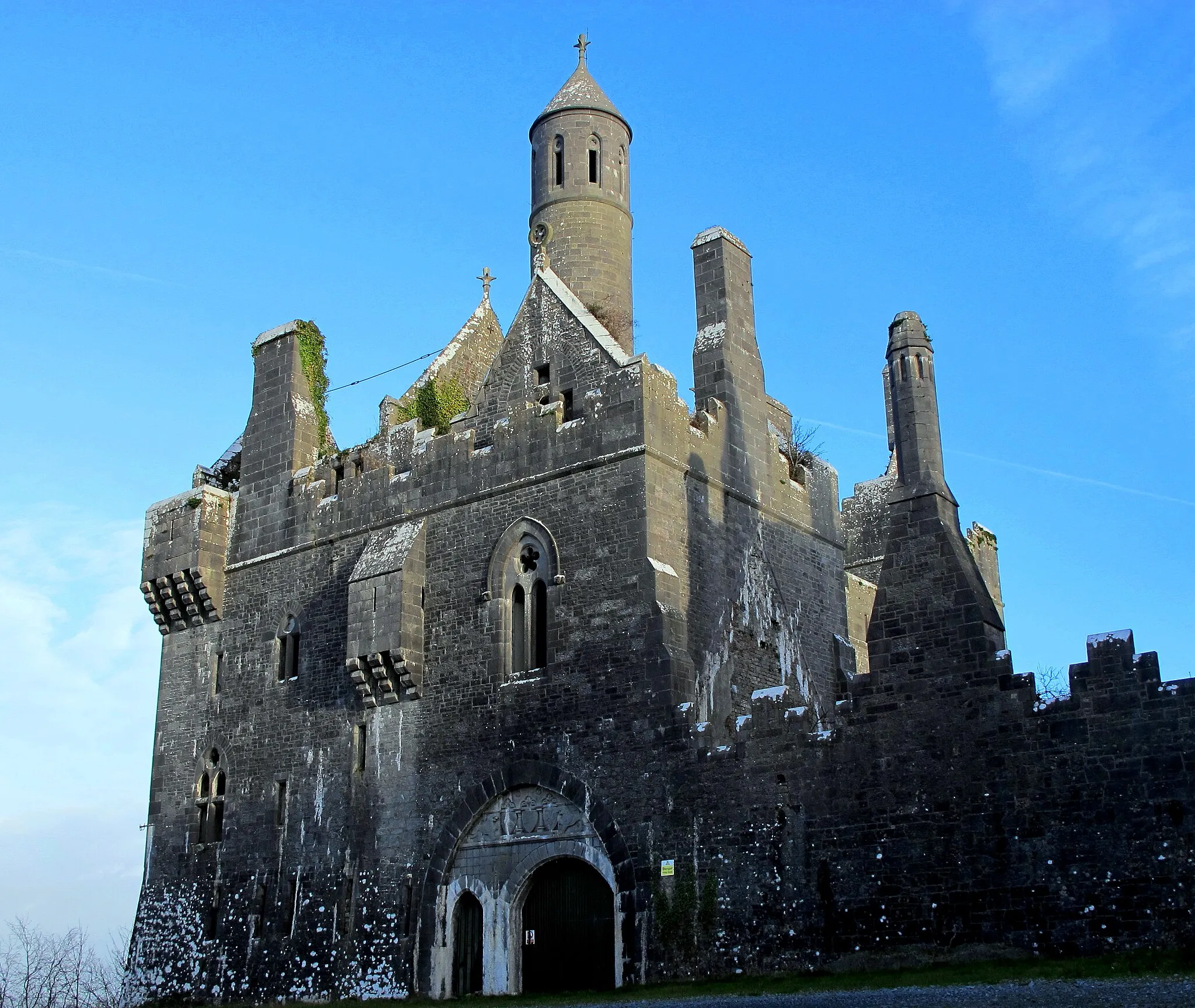 Photo showing: Dromore Castle in ruins at Pallaskenry, Co Limerick