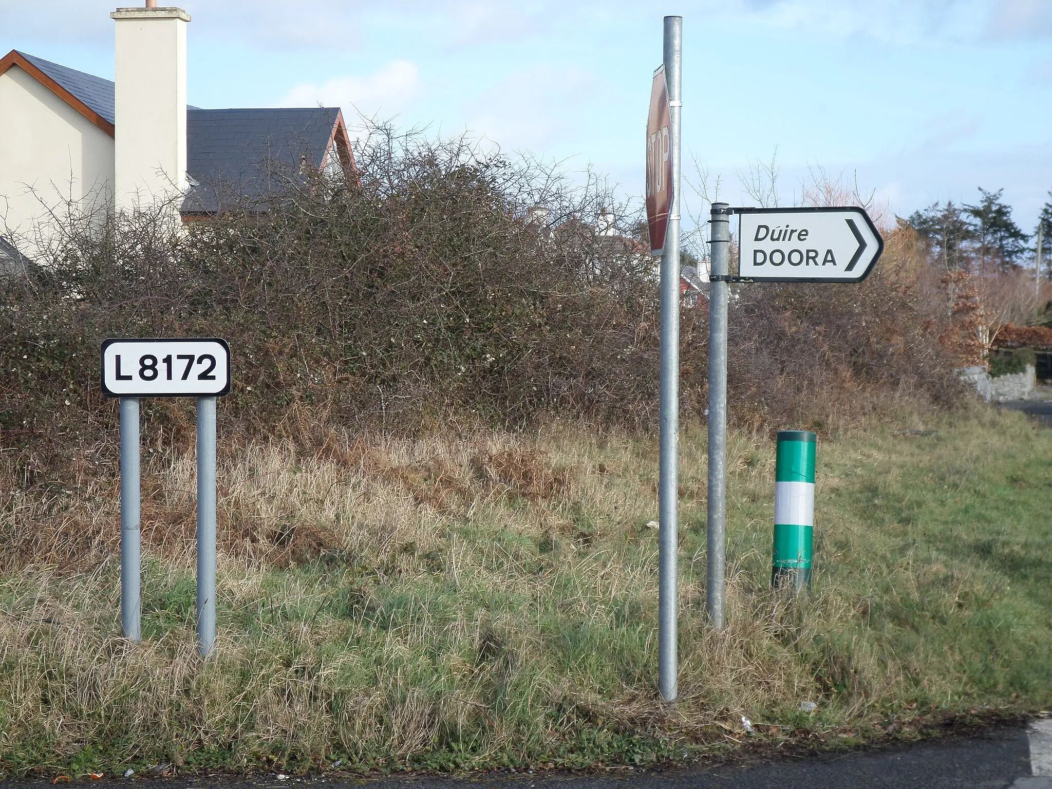 Photo showing: A sign post pointing to Doora