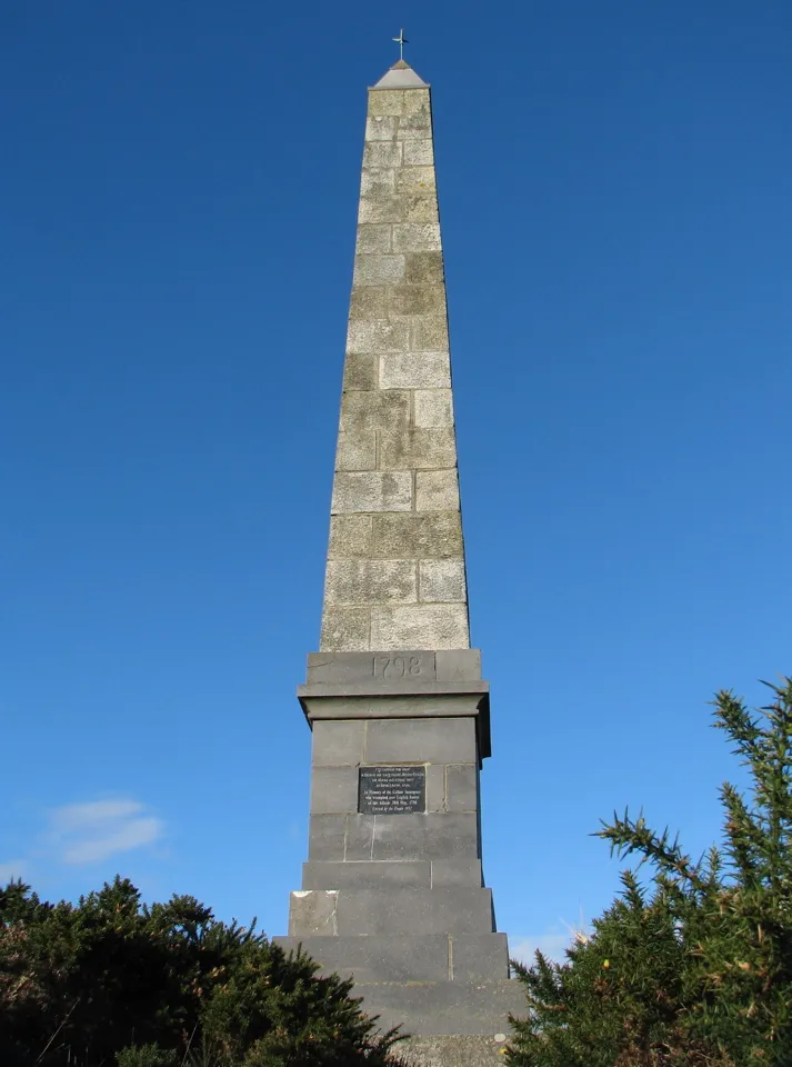 Photo showing: Depicted place: The Three Rocks Monument