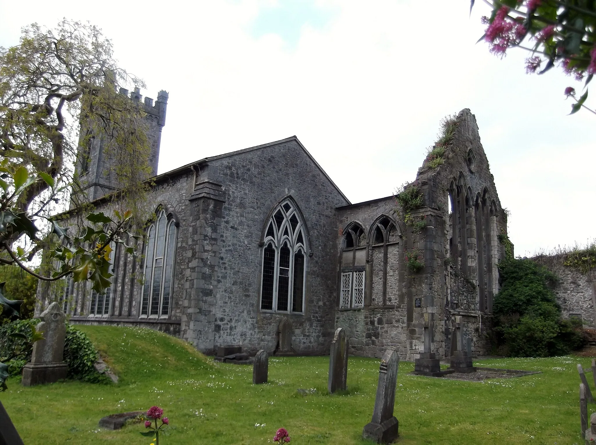 Photo showing: Photograph of St John's Parish Church, Kilkenny, Ireland - former priory church