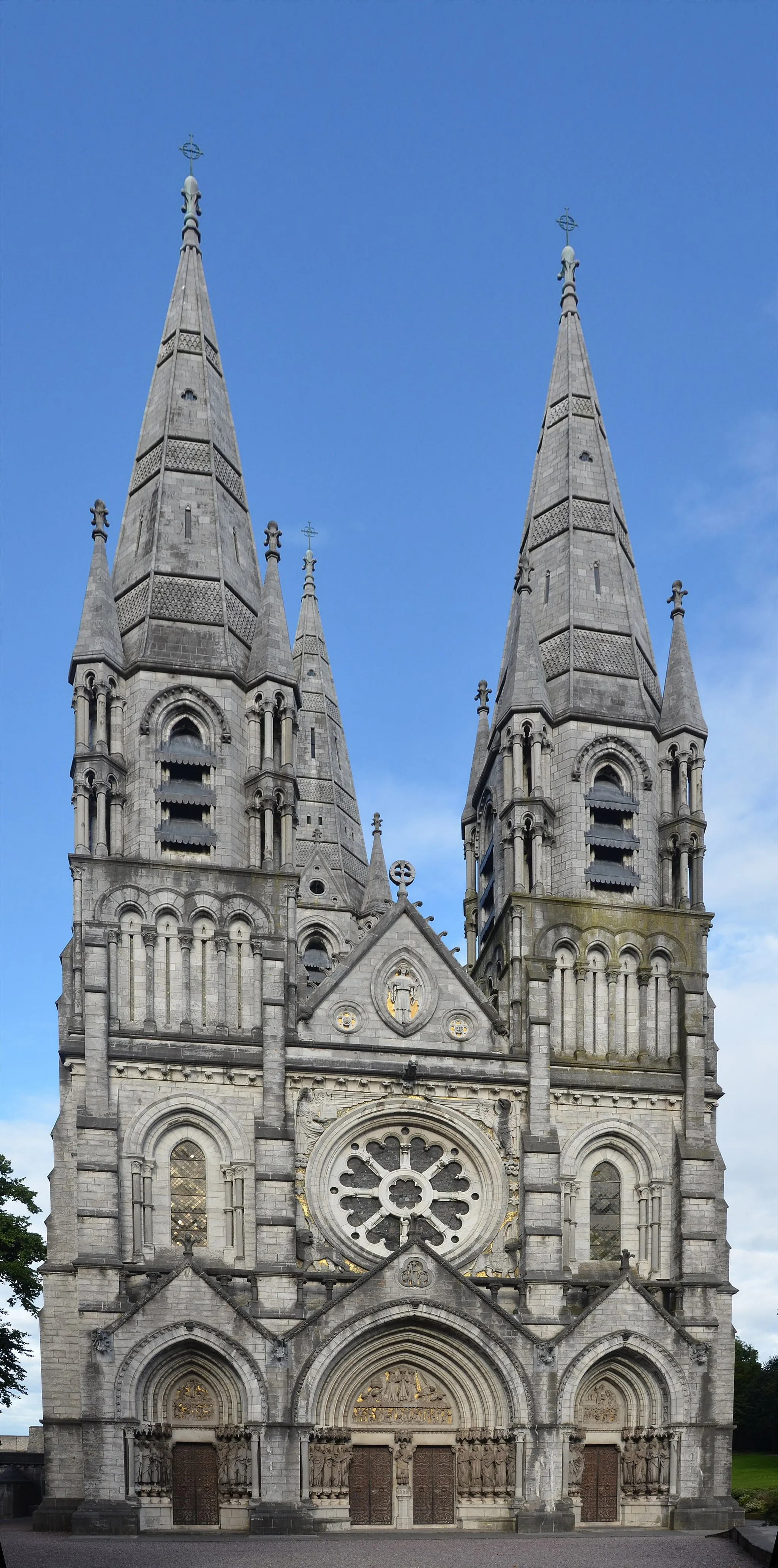 Photo showing: St Finbarre's Cathedral