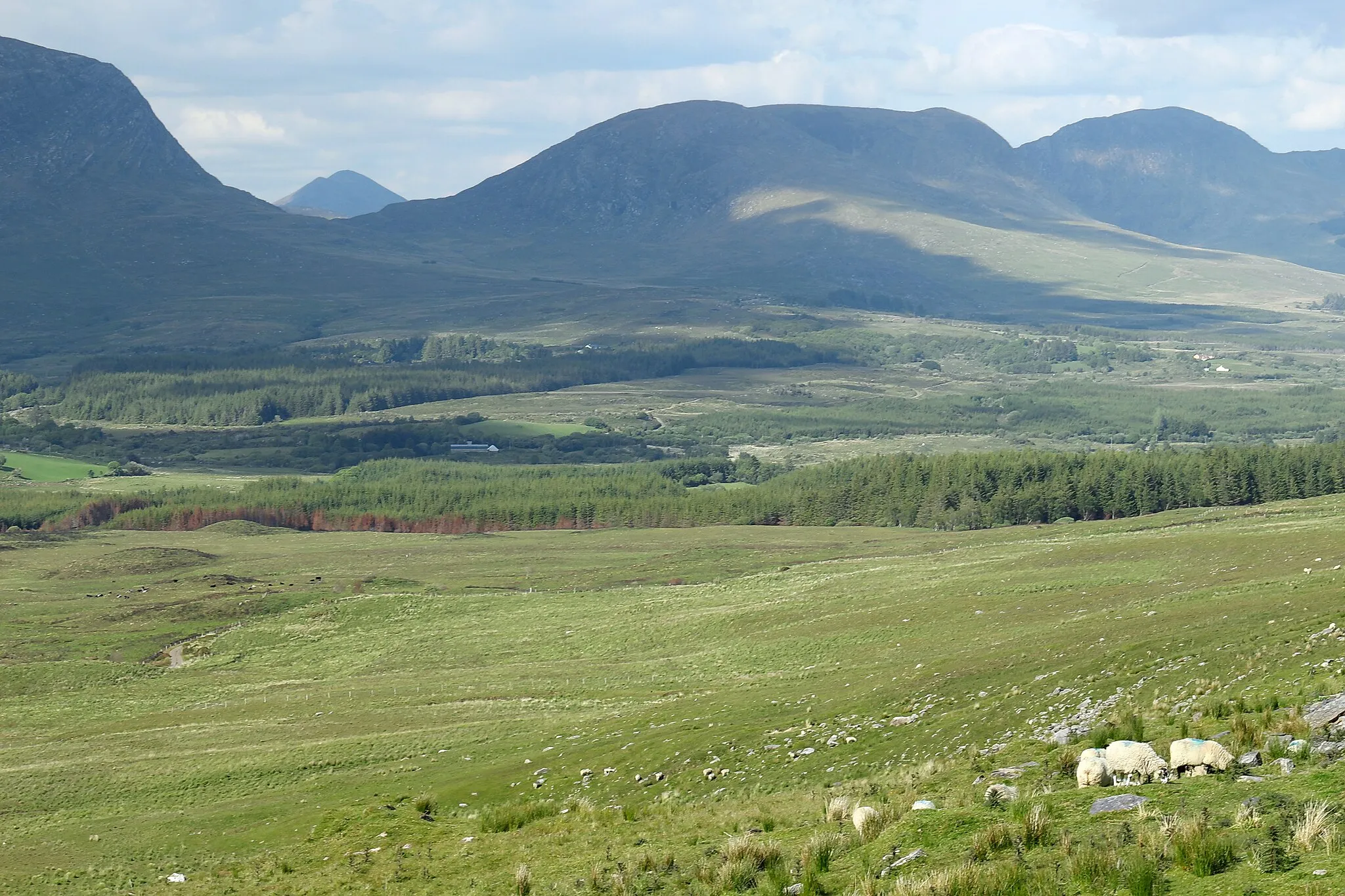 Photo showing: Gearha & Dunkerron Mountain Range, Co. Kerry, Ireland