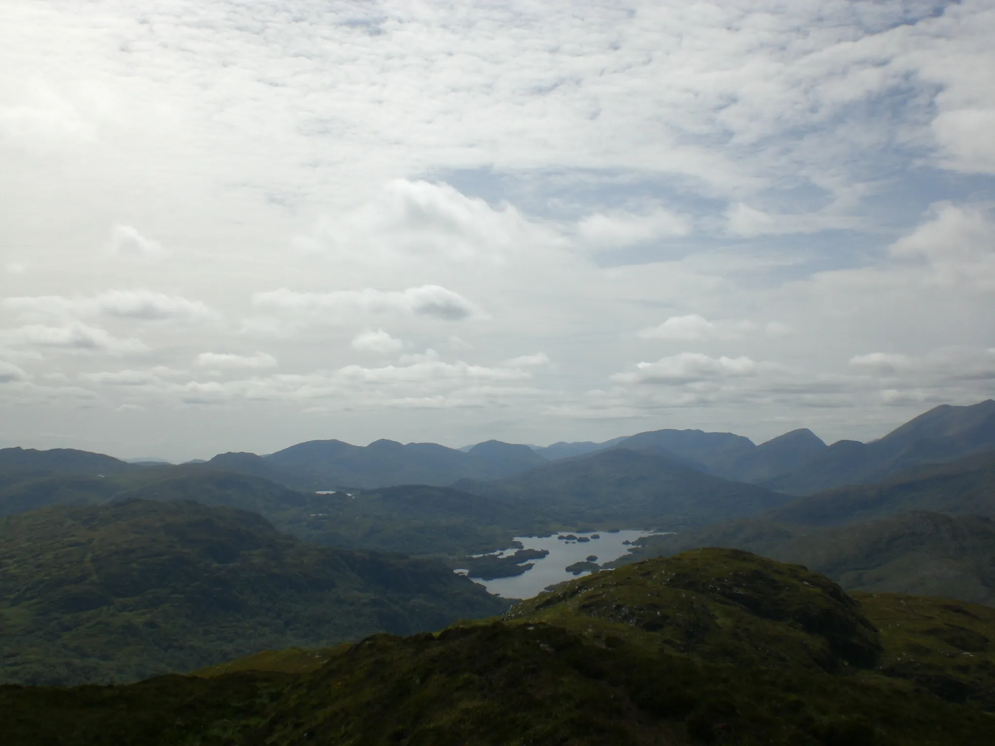 Photo showing: Loch Uachtarach / Upper Lake from Torc Mountain (agost 2011)