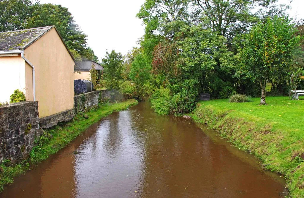Photo showing: The river at Bridgetown, looking west
