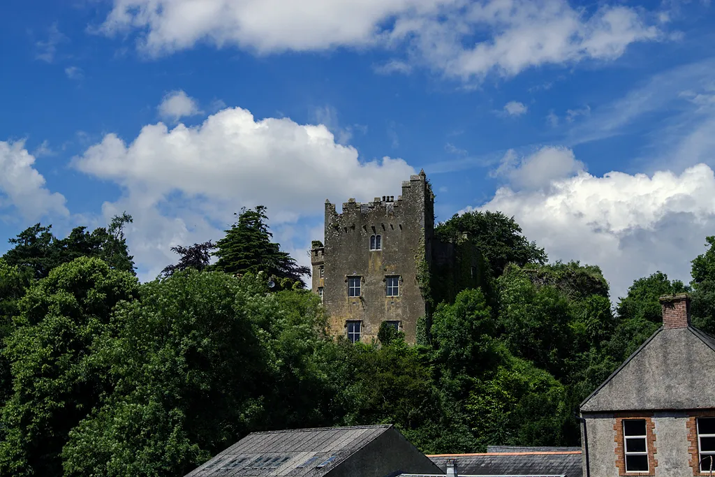 Photo showing: Castles of Munster: Ardfinnan, Tipperary (2), near to Ard Fhionain, Neddans House and  Ballyneety, Tipperary, Ireland.