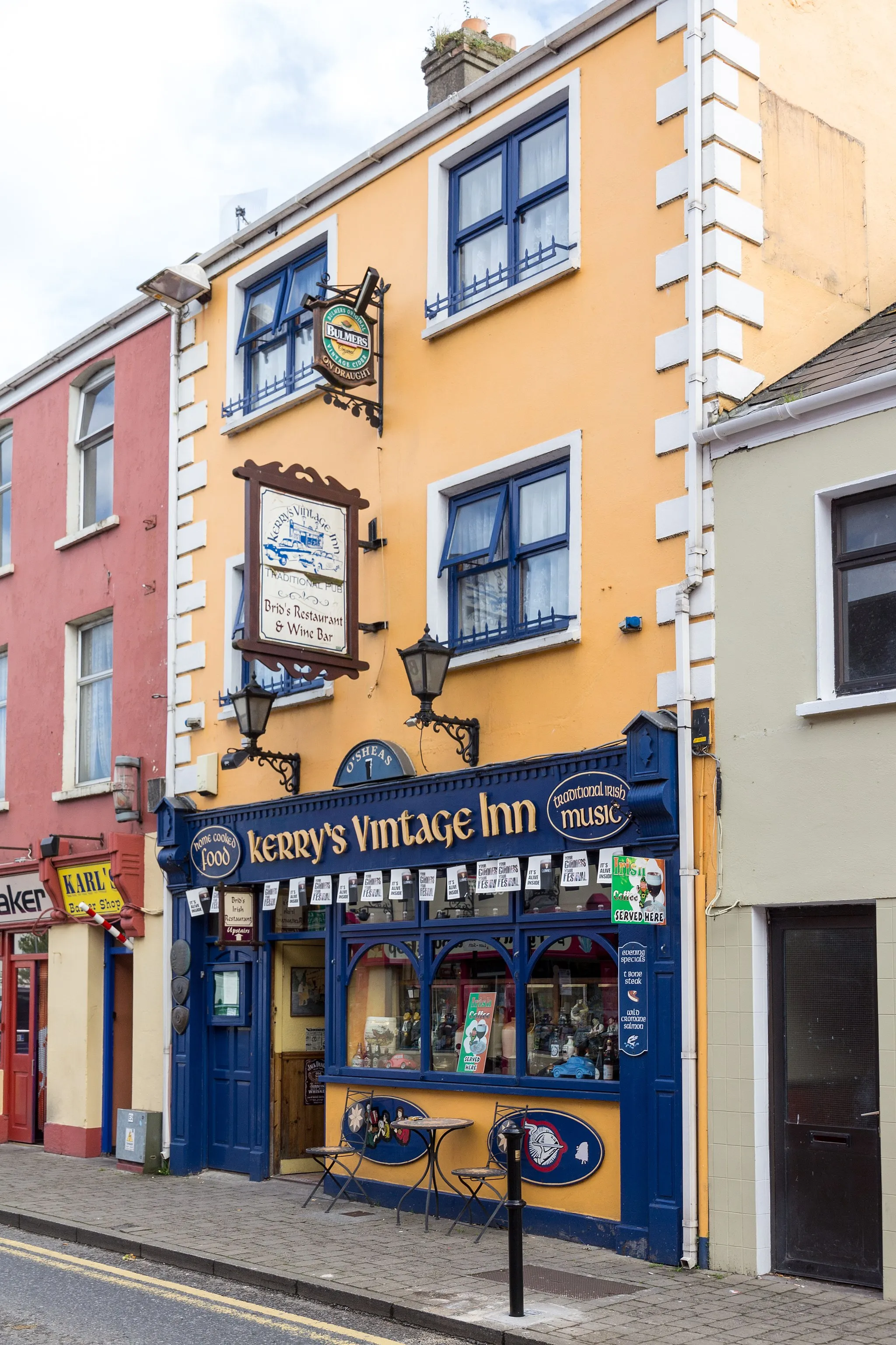 Photo showing: Kerry's Vintage Inn in Killorglin