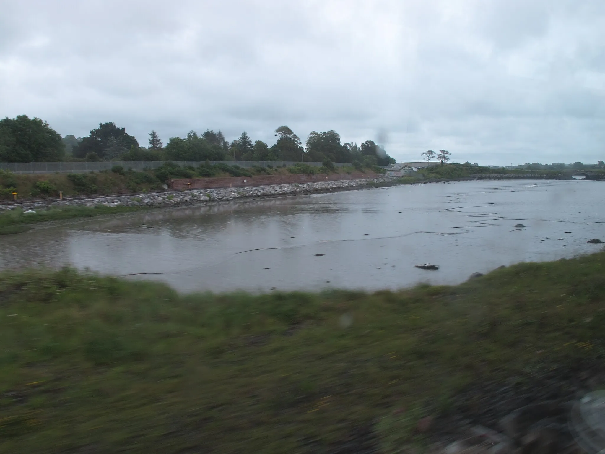 Photo showing: Johnstown Park road and an arm of Slatty Water