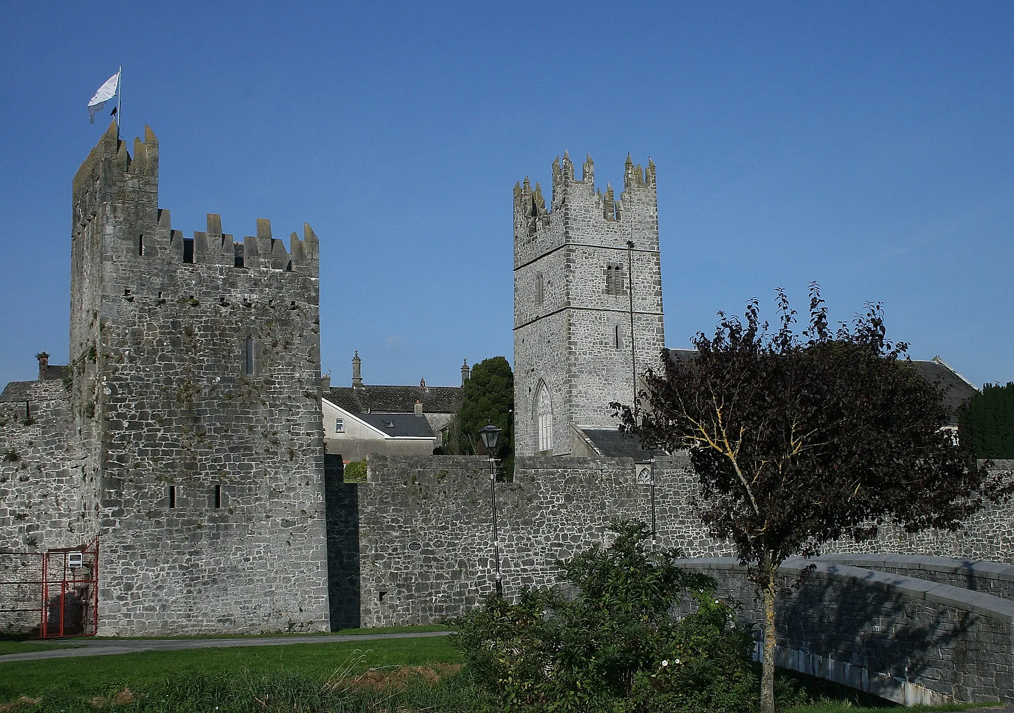 Photo showing: Fethard, County Tipperary, Ireland. Southern wall with tower-house and church.
