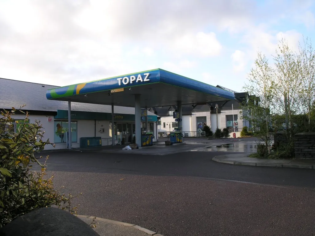 Photo showing: Riverstick petrol garage & convenience store