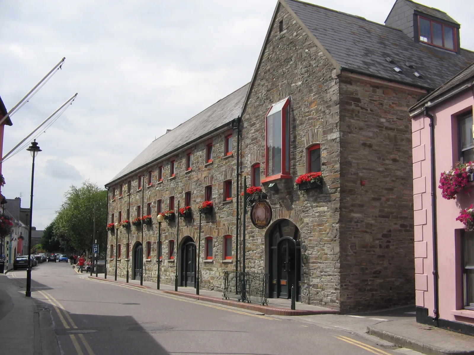 Photo showing: Town of Clonakilty in Ireland. Library from the front site.