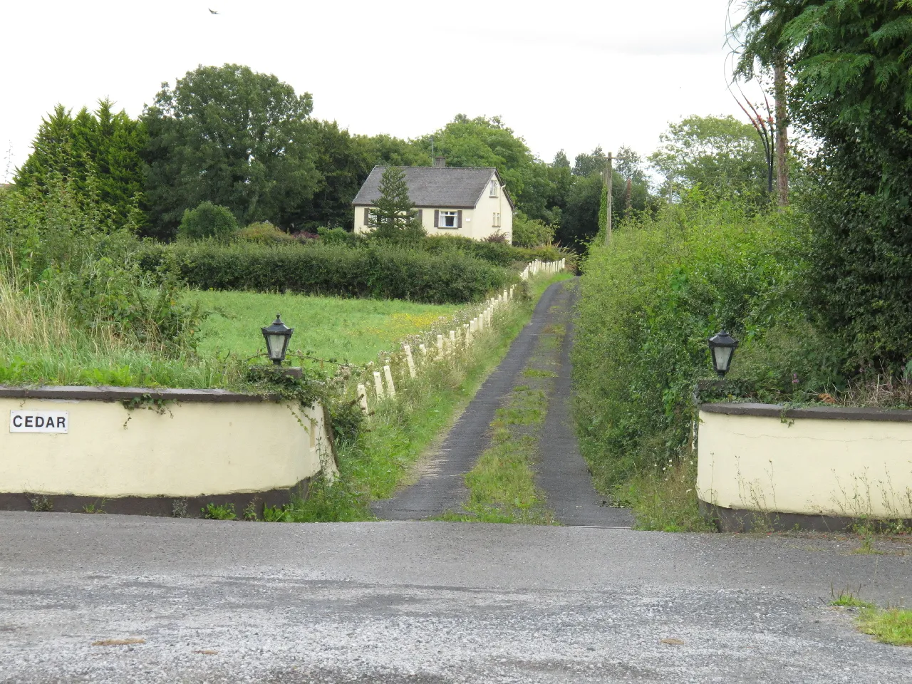 Photo showing: Bed and Breakfast set back from R526 road