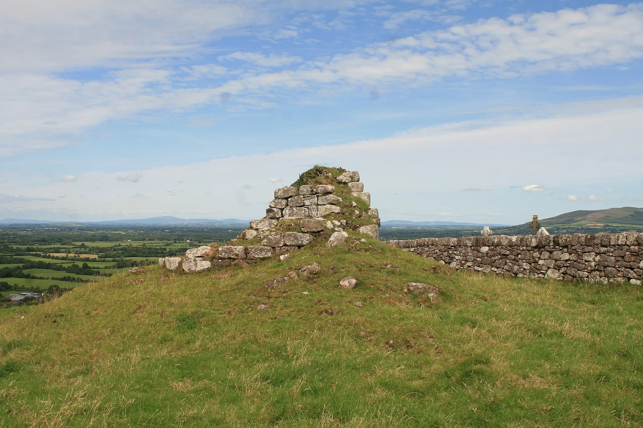 Photo showing: Ardpatrick, County Limerick, Ireland

Ruins of roundtower at Ardpatrick