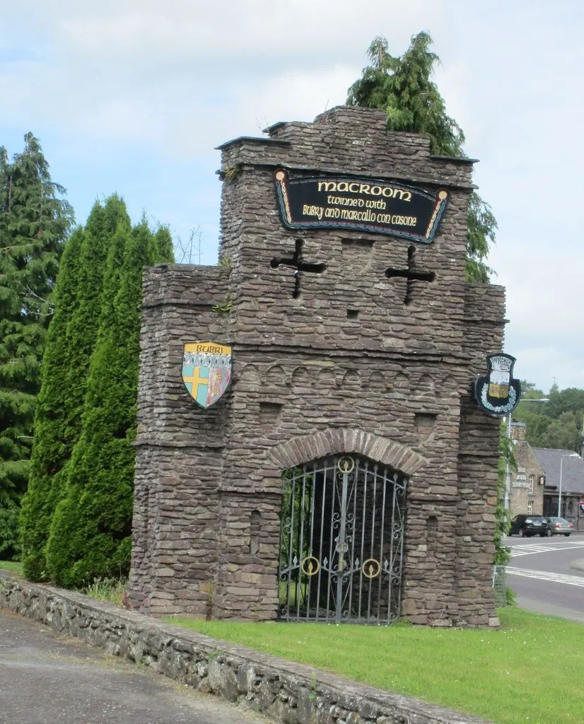 Photo showing: Entering Macroom