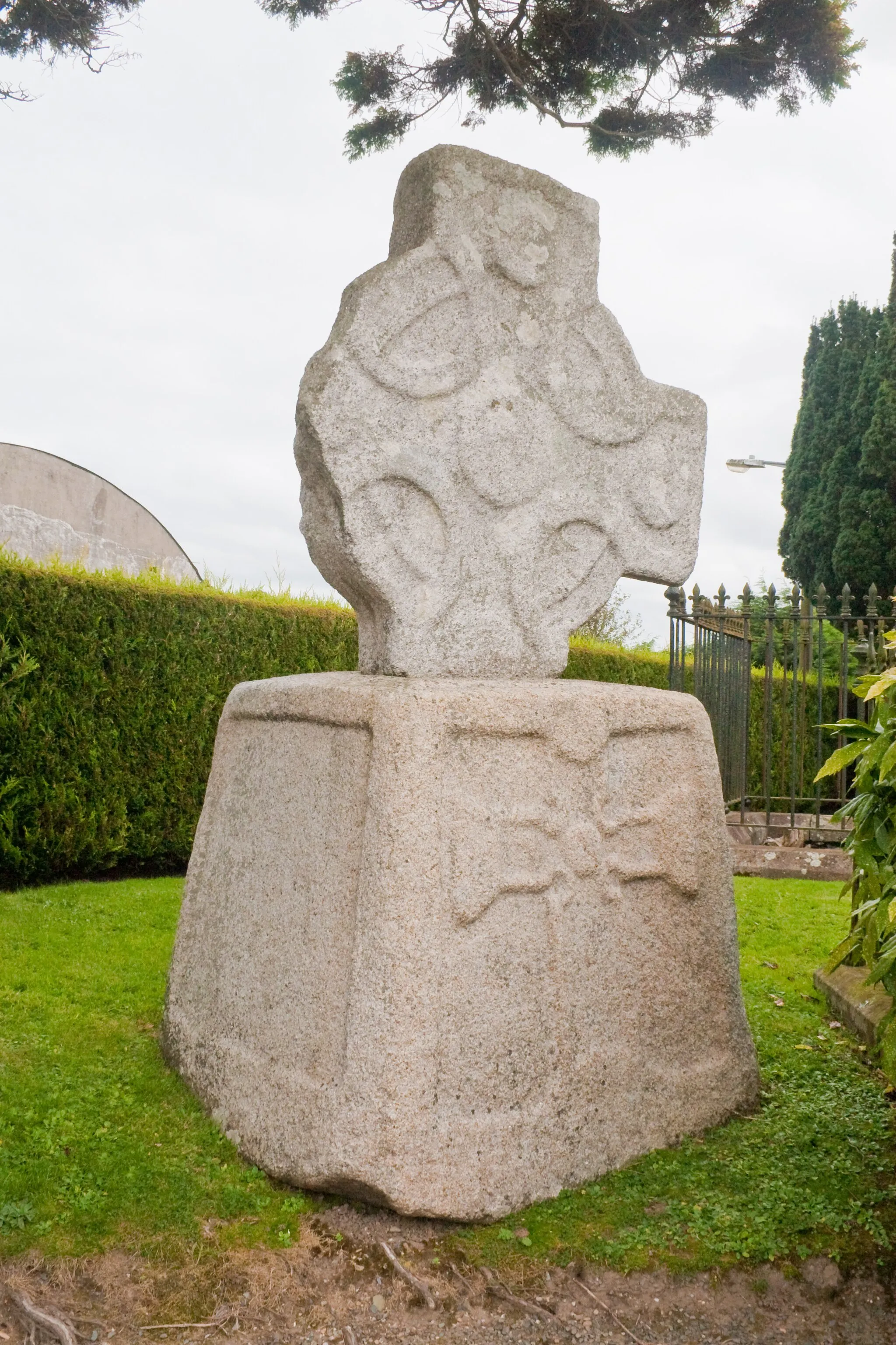 Photo showing: South face of St. Munna's Cross at St. Munnas's Church in Taghmon.