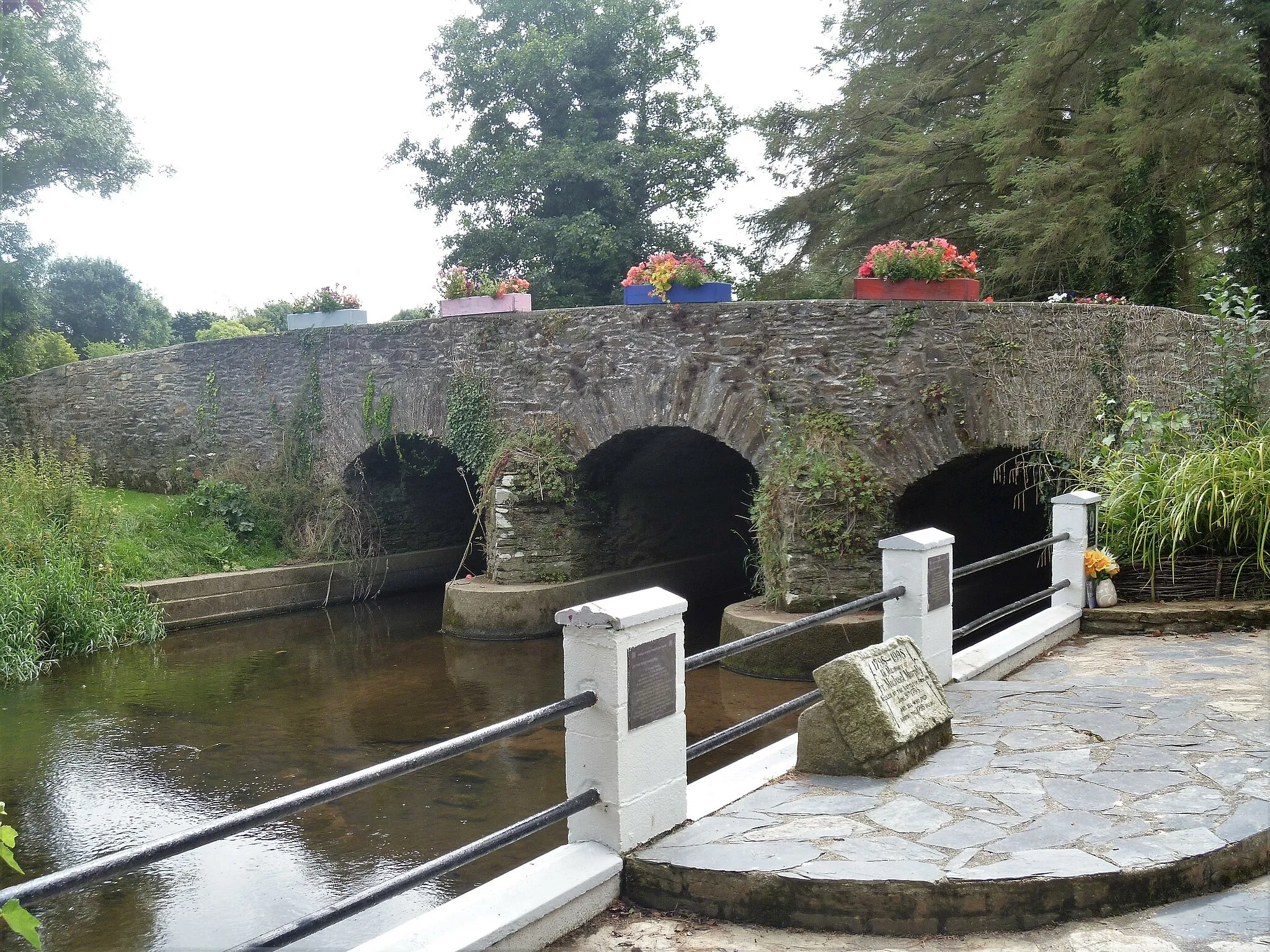 Photo showing: Bridge over the River Ownavoragh [2]