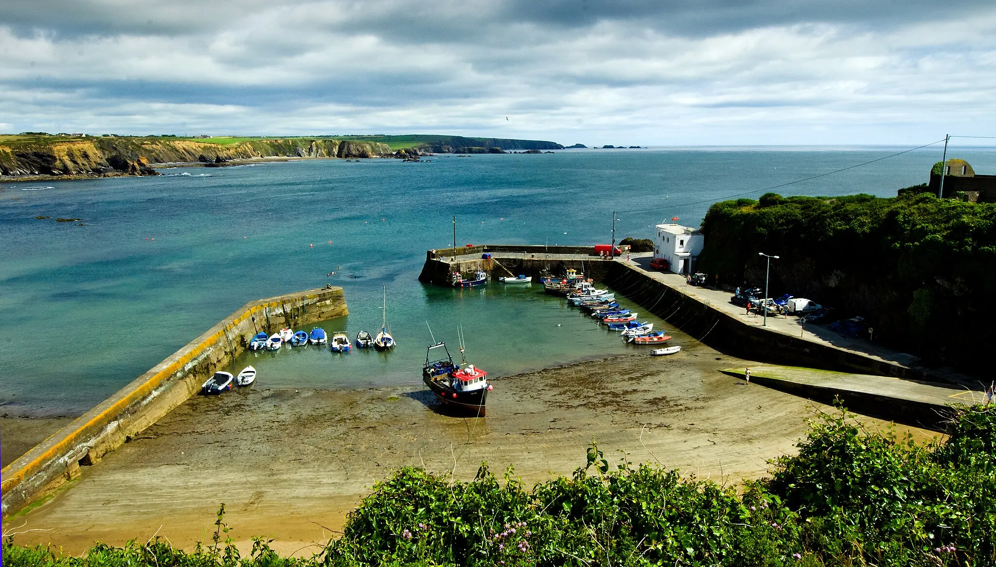 Photo showing: Boatstrand Harbour