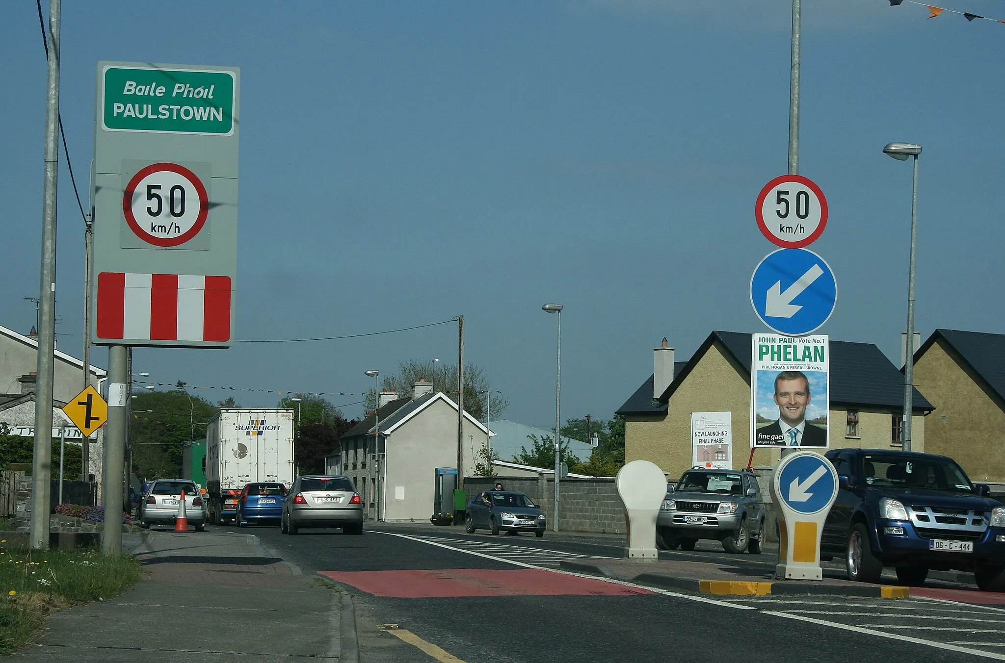 Photo showing: The N10 at Paulstown, County Kilkenny