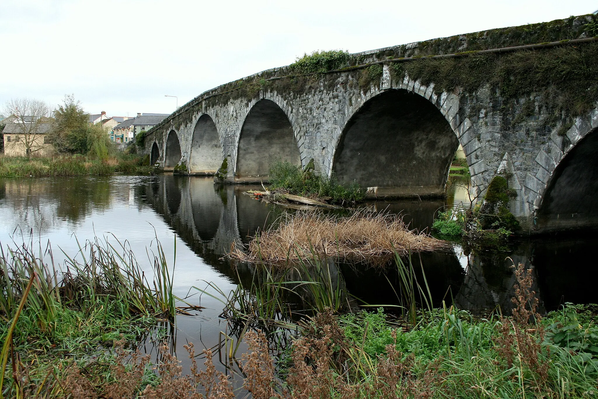 Photo showing: The R700 crossing the River Nore at Bennetsbridge, County Kilkenny, Ireland